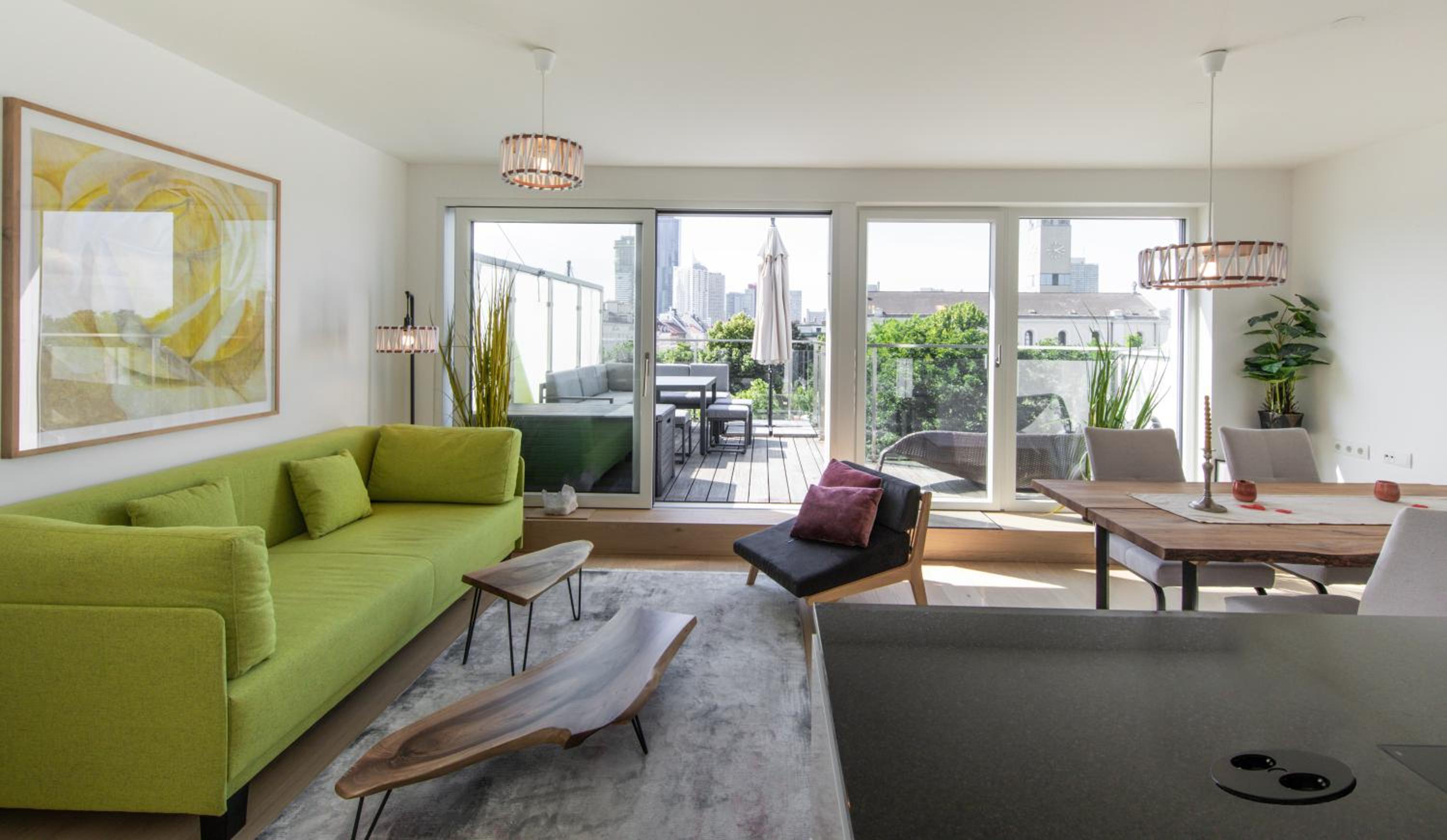 SkyLine Apartment mit Terrasse close to Lakes