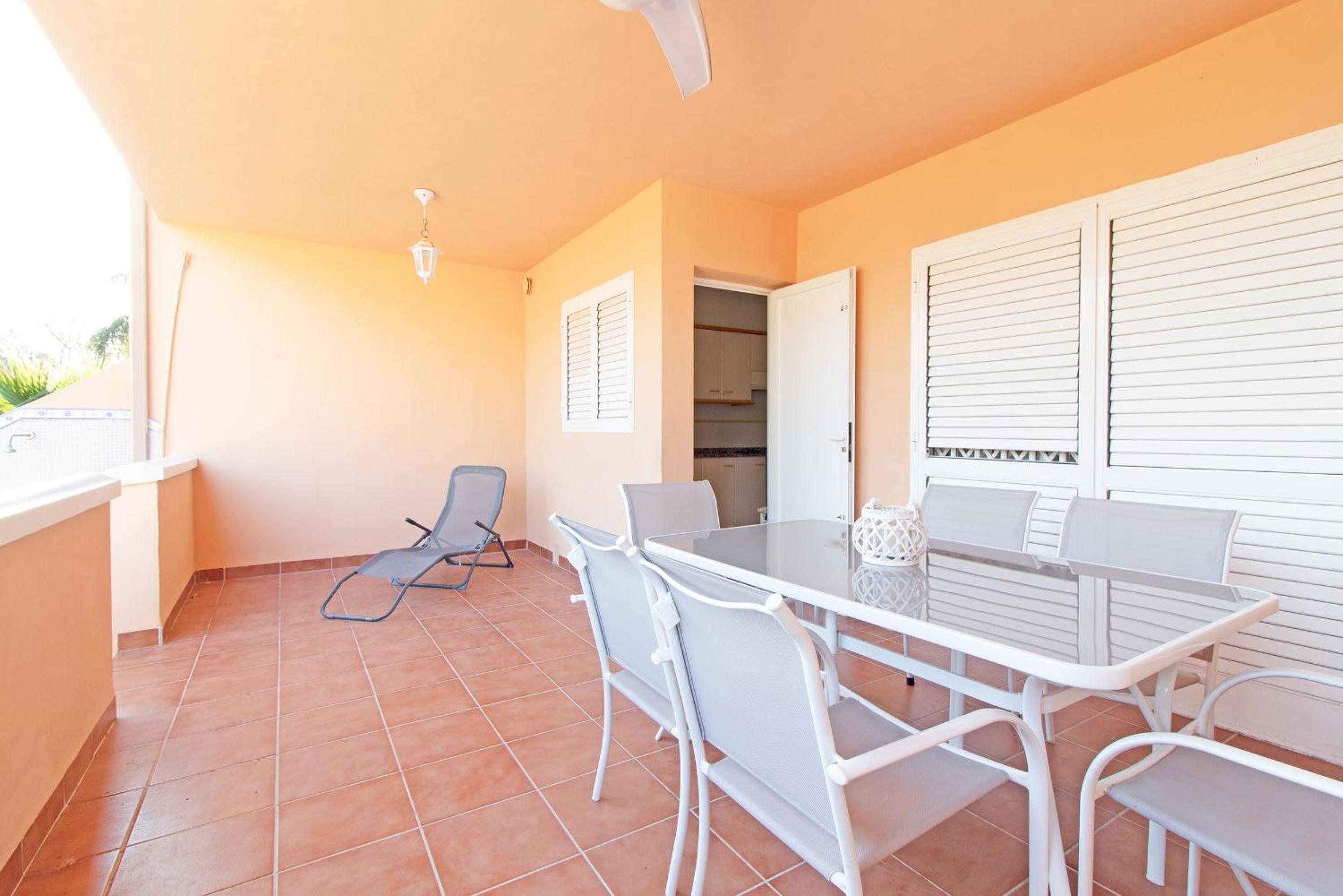Global Properties, Acogedor adosado en la playa de Corinto