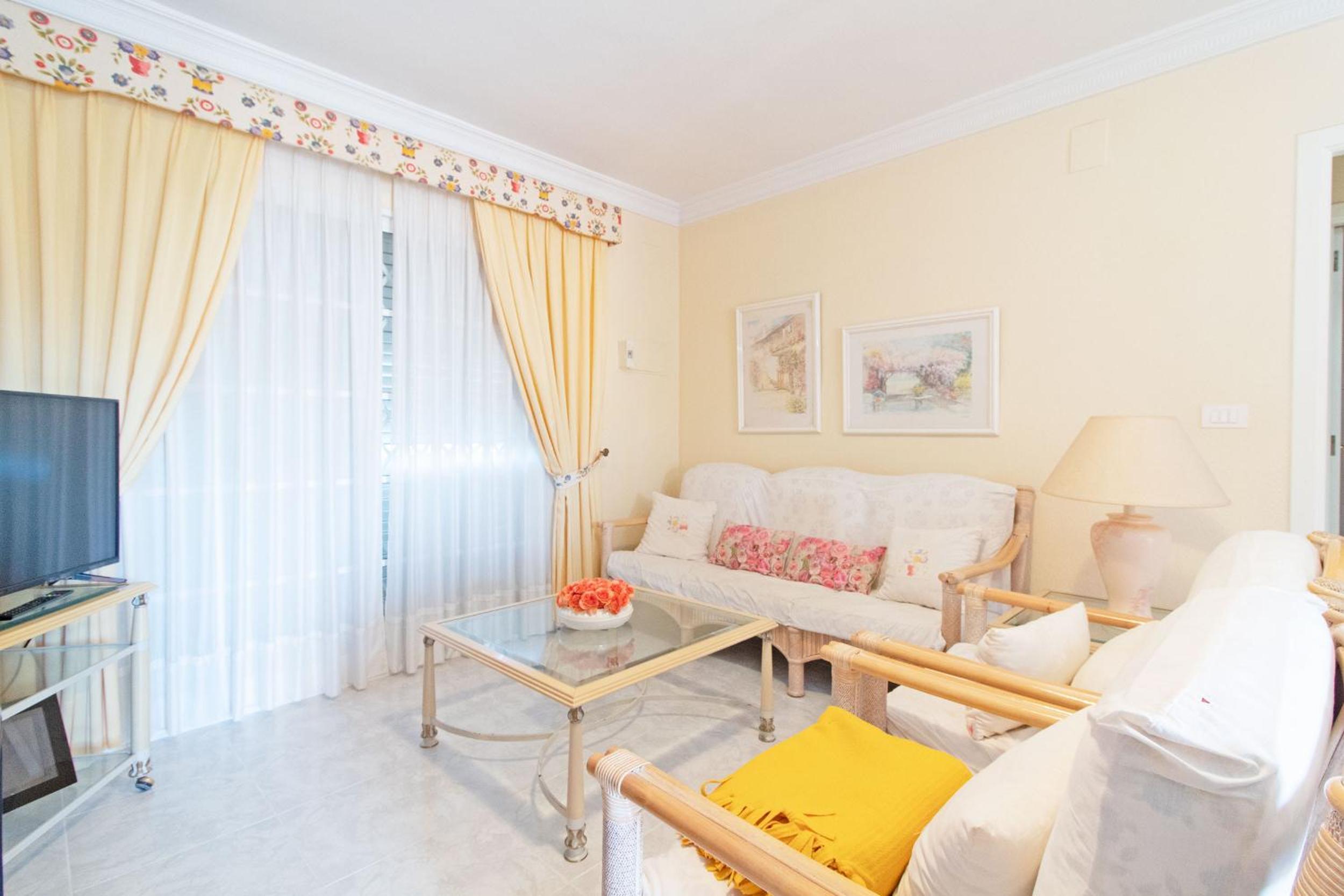 Global Properties, Acogedor adosado en la playa de Corinto