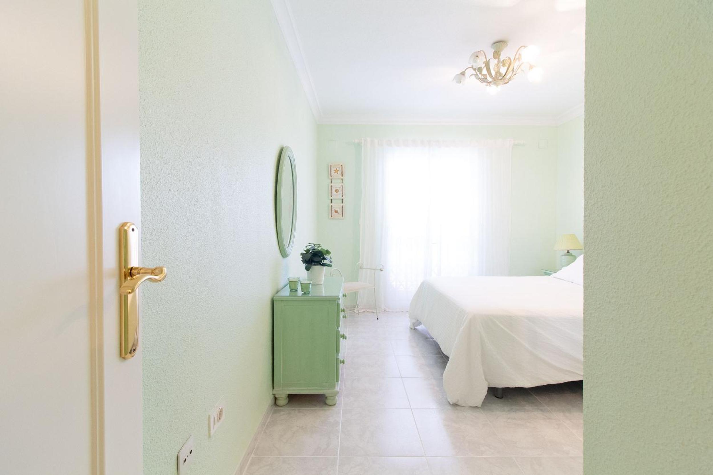 Global Properties, Acogedor adosado en la playa de Corinto