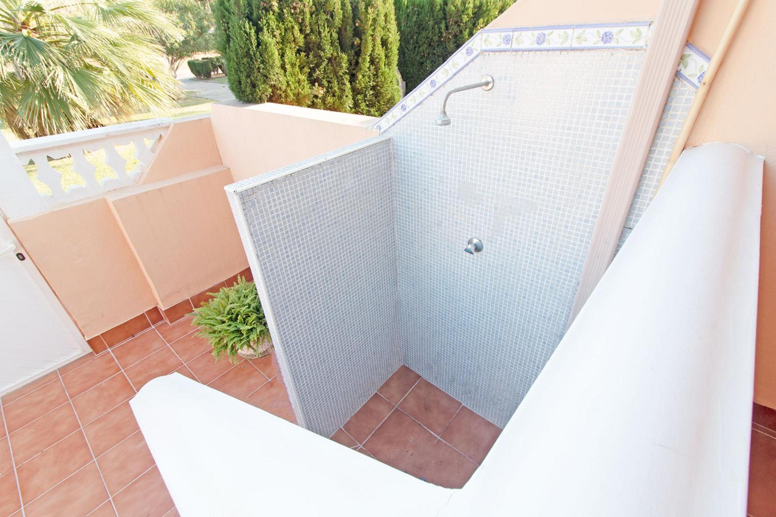 Global Properties, Acogedor adosado en la playa de Corinto