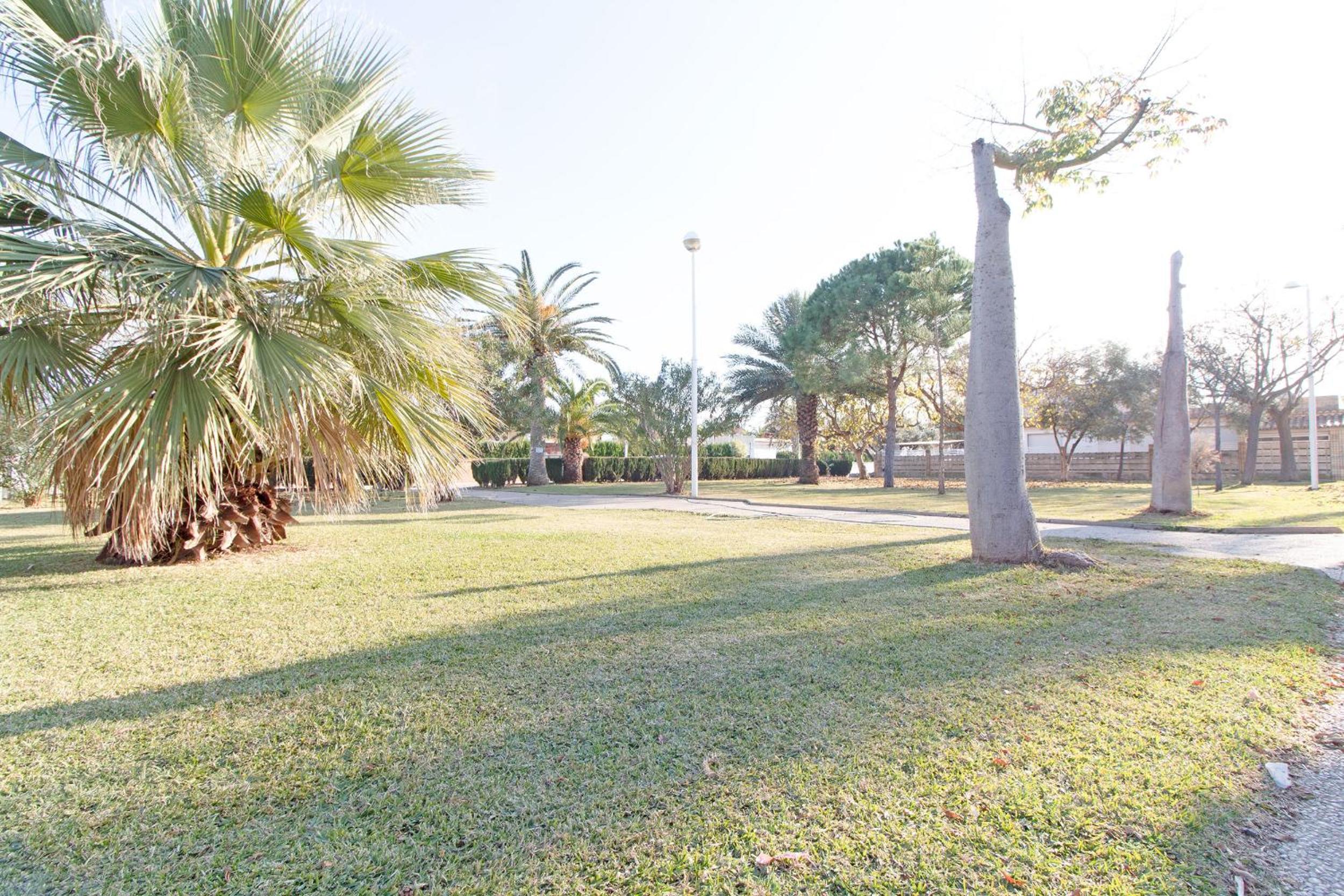 Global Properties, Acogedor adosado en la playa de Corinto