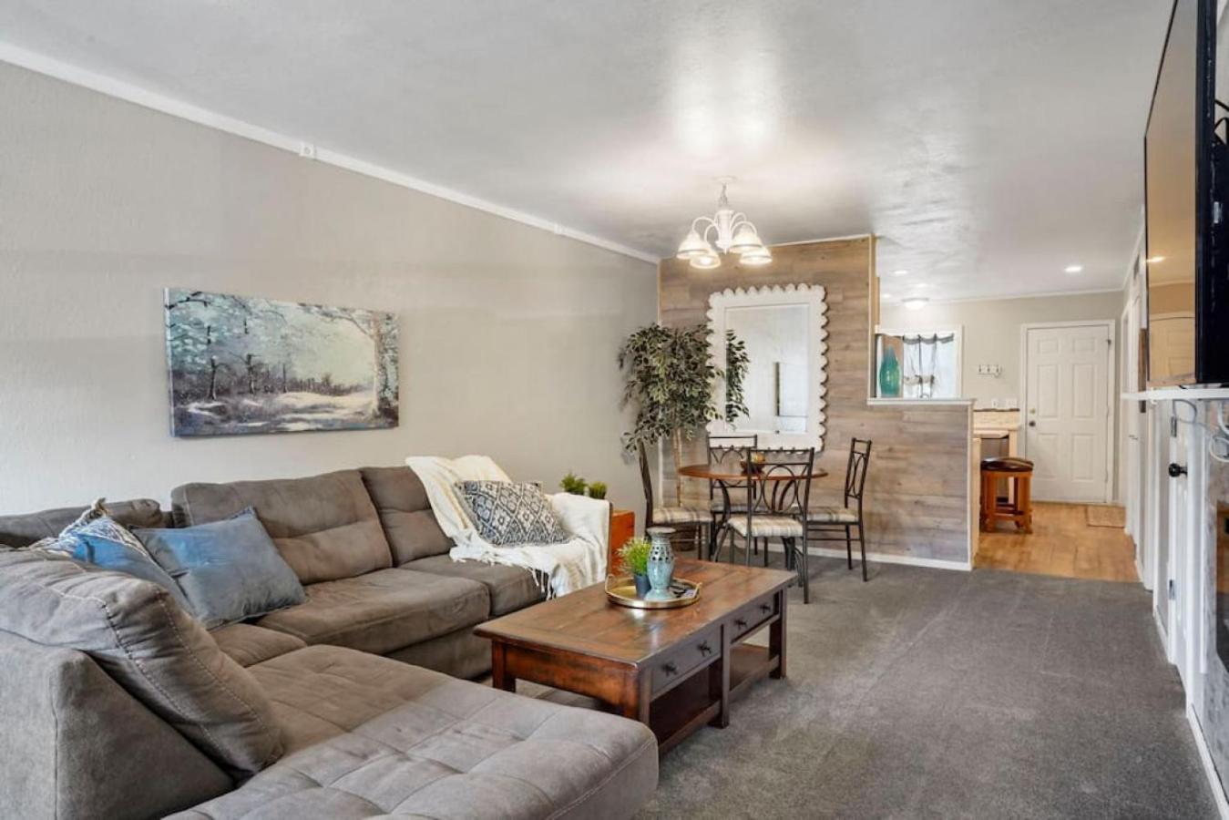 2 bed 2 and a half bath close to shopping restaurants and more view 4