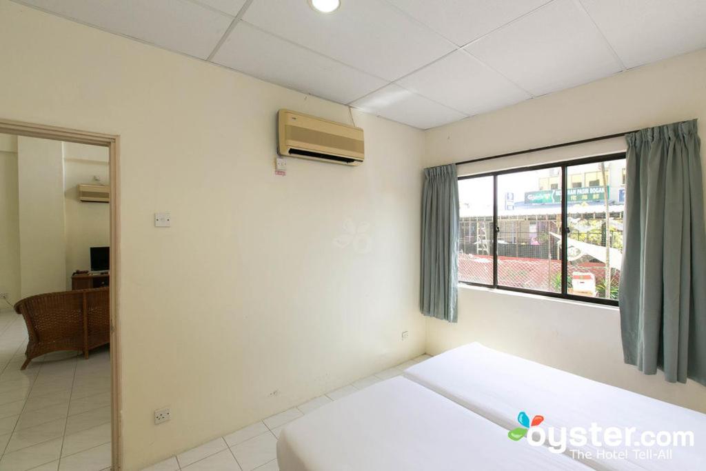 Coral Bay Resort