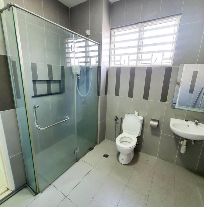 JOVIAL 2 STOREY HOME 4ROOM 6PAX ONLY @ALMA JUSCO photo 3