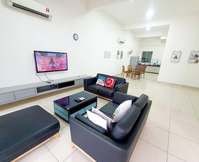 JOVIAL 2 STOREY HOME 4ROOM 6PAX ONLY @ALMA JUSCO photo 4