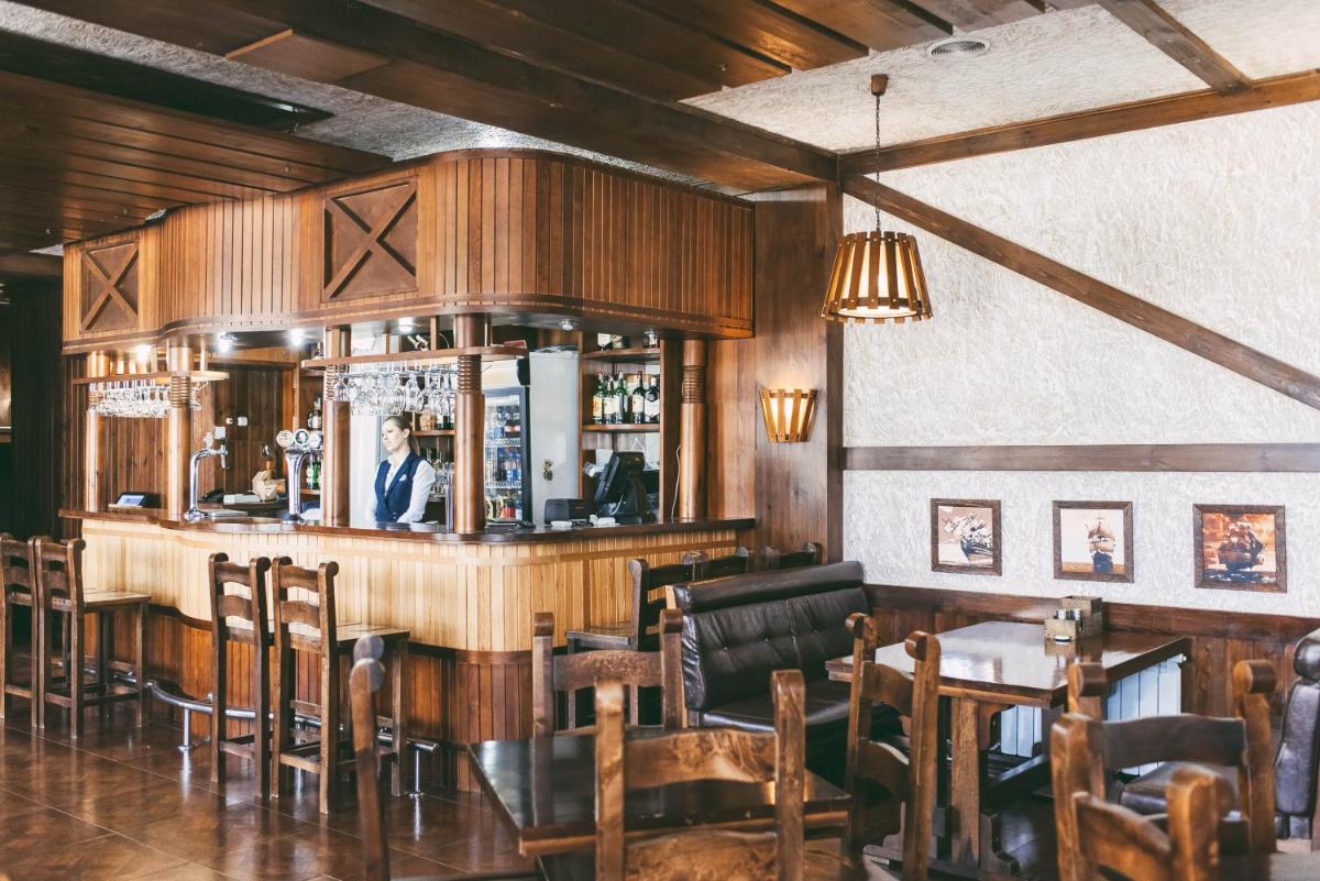 bar