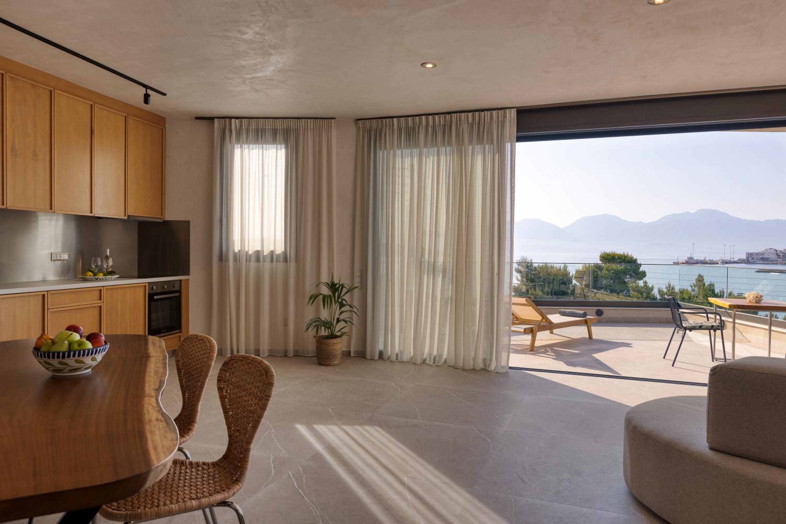 Ammoudi Suites