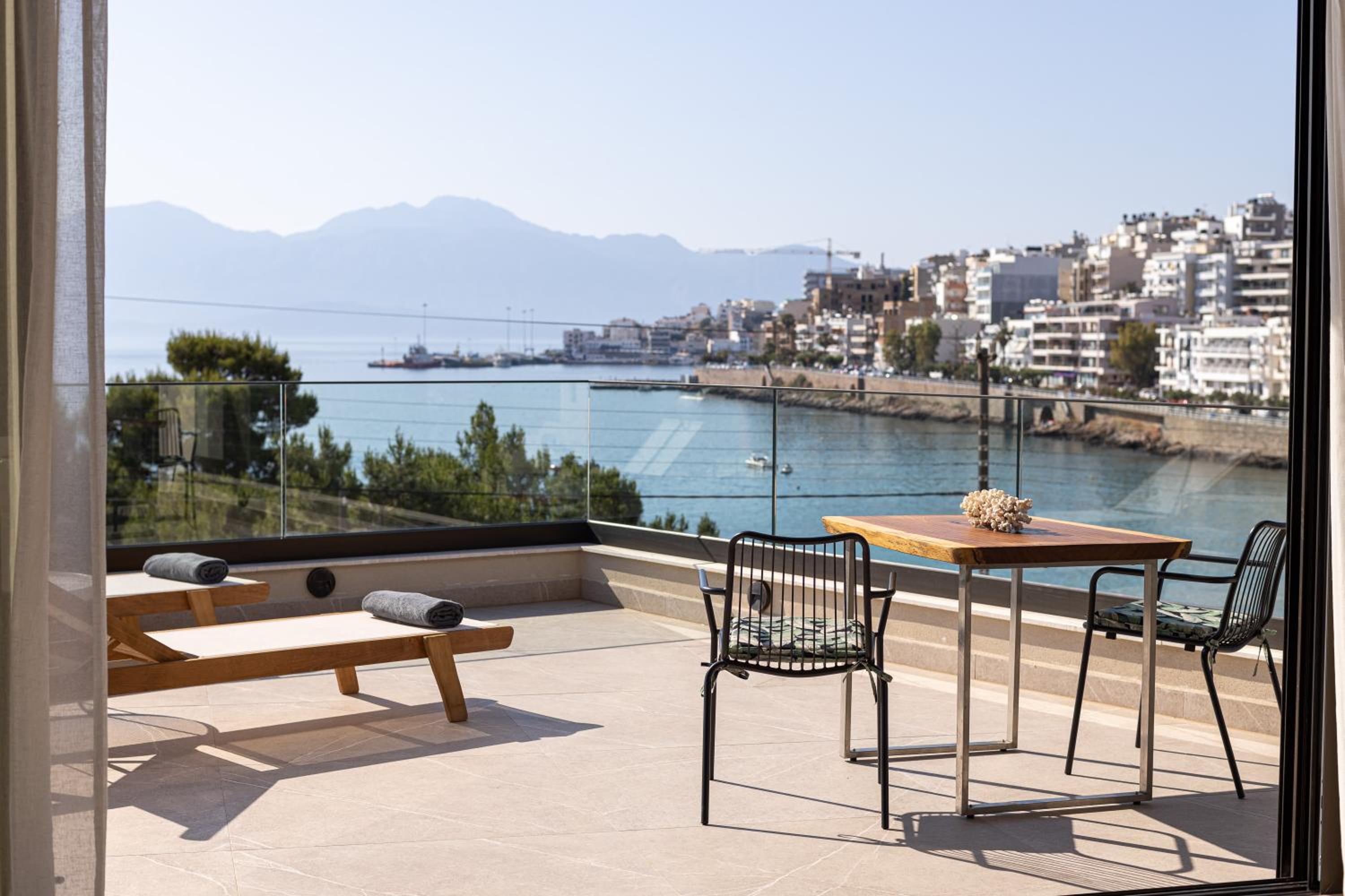 Ammoudi Suites