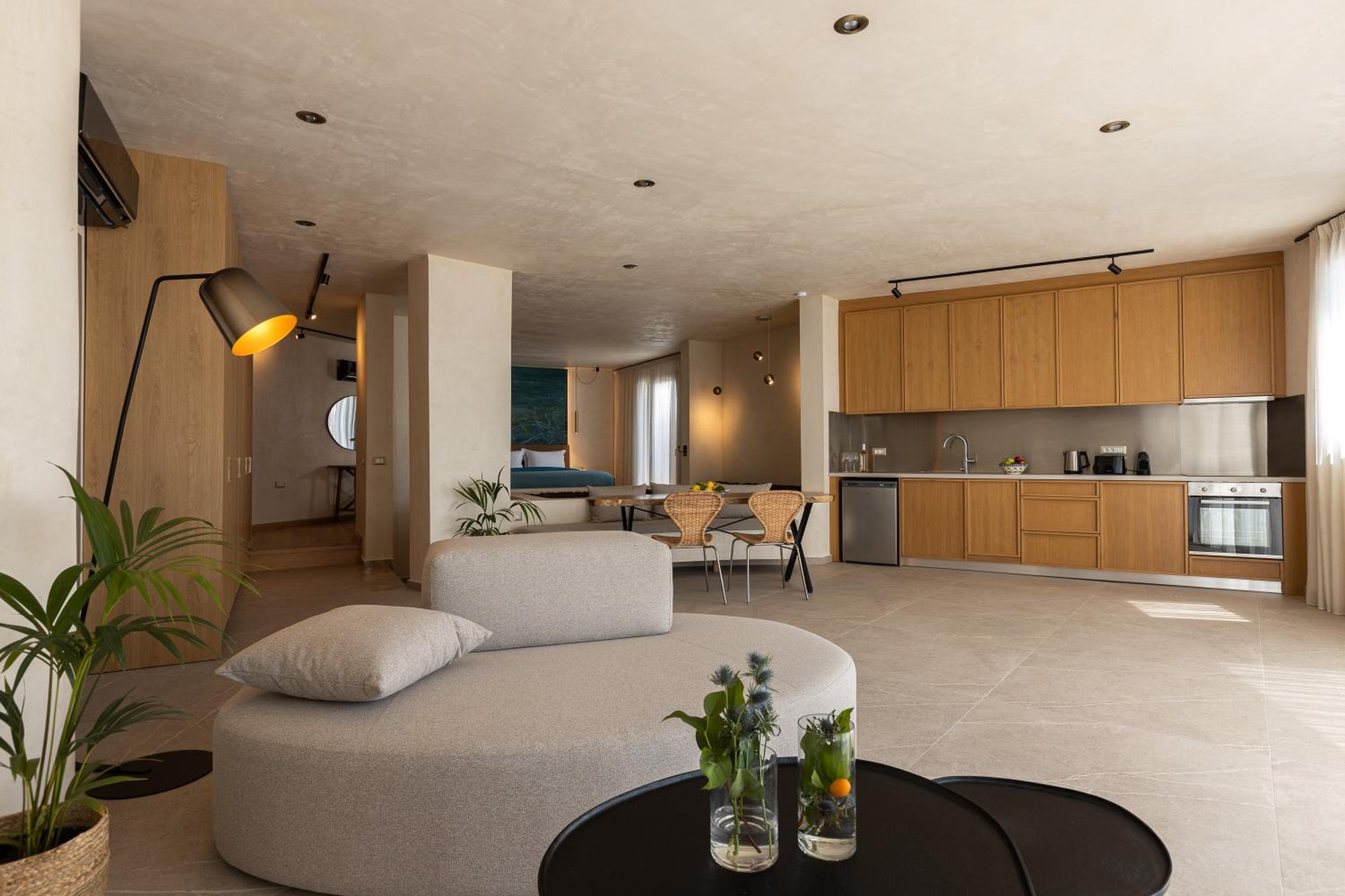 Ammoudi Suites
