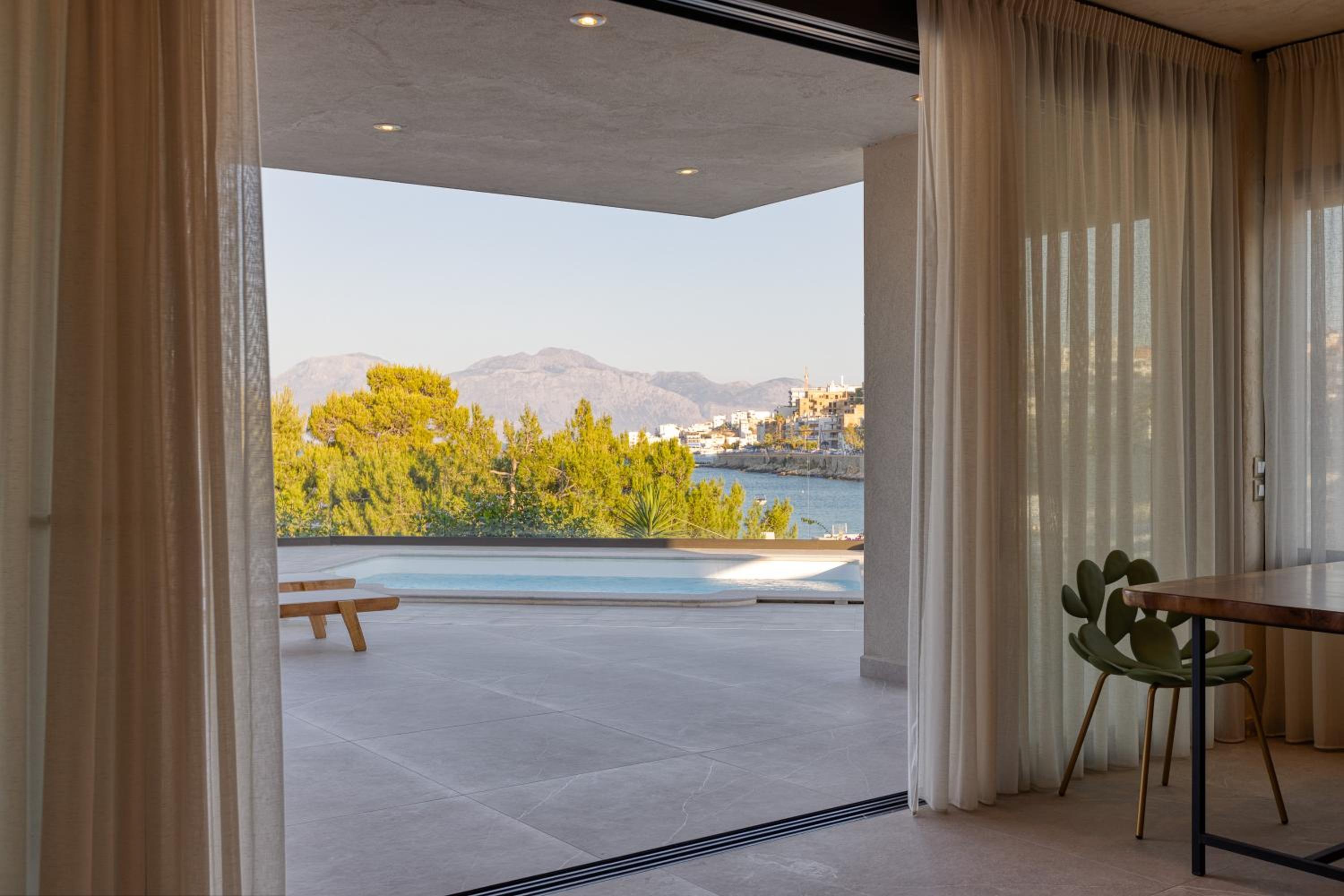 Ammoudi Suites