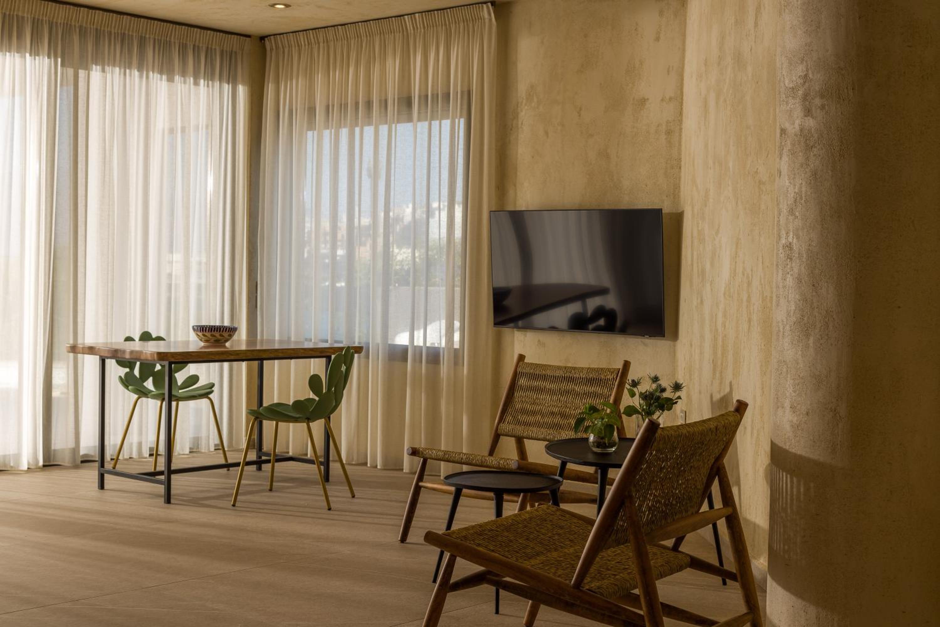 Ammoudi Suites
