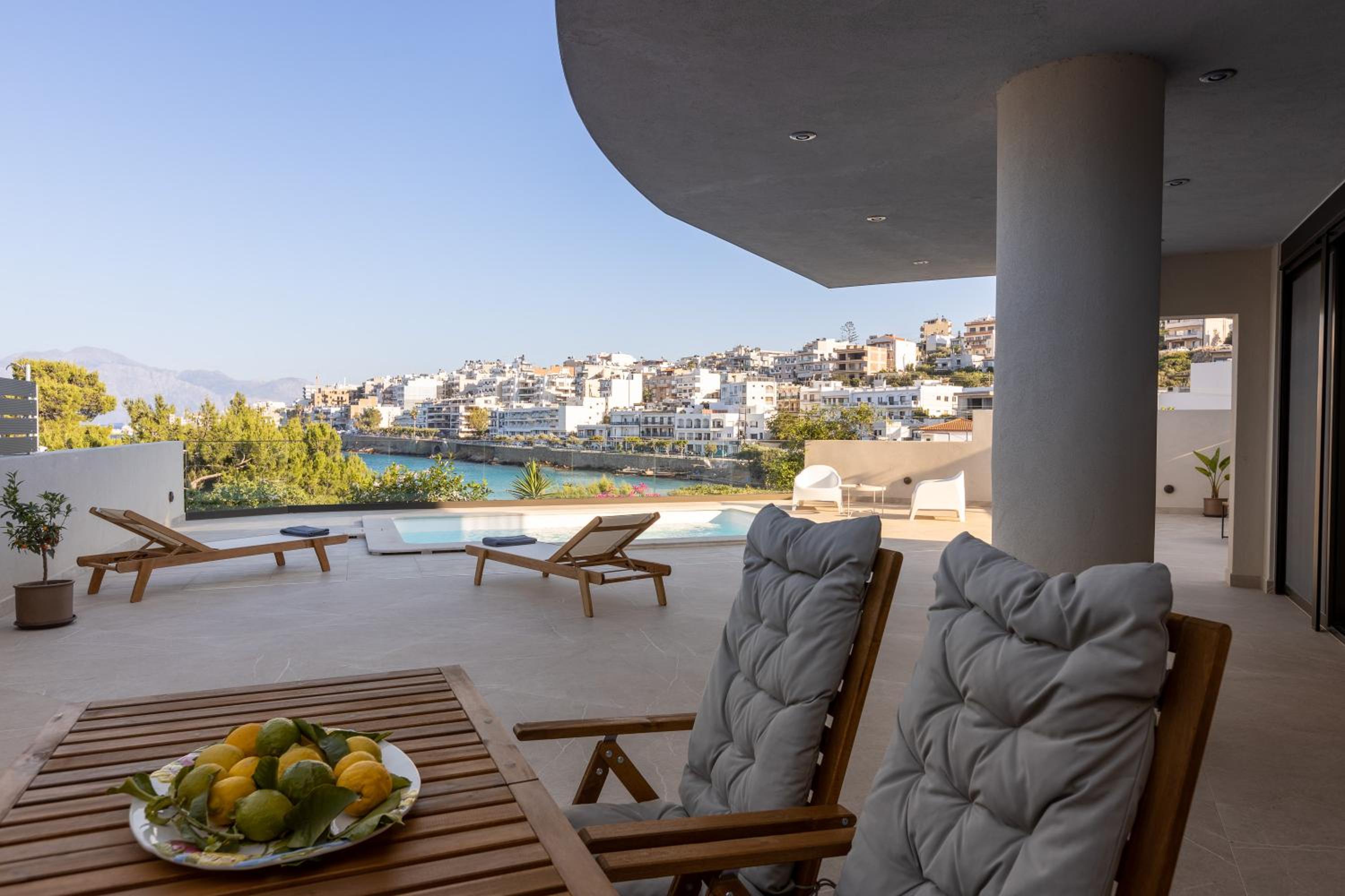 Ammoudi Suites