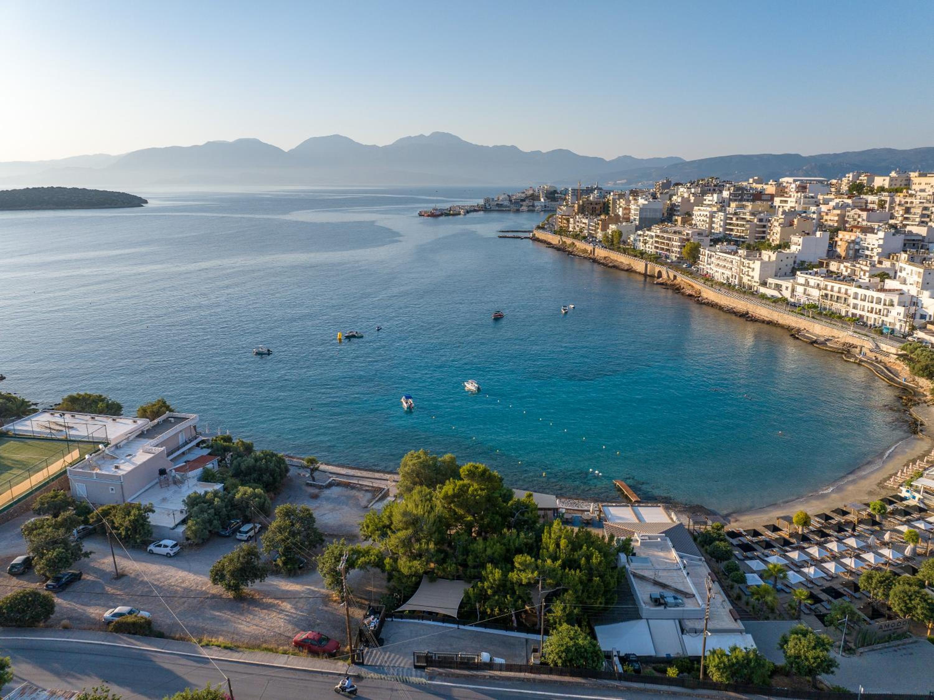 Ammoudi Suites