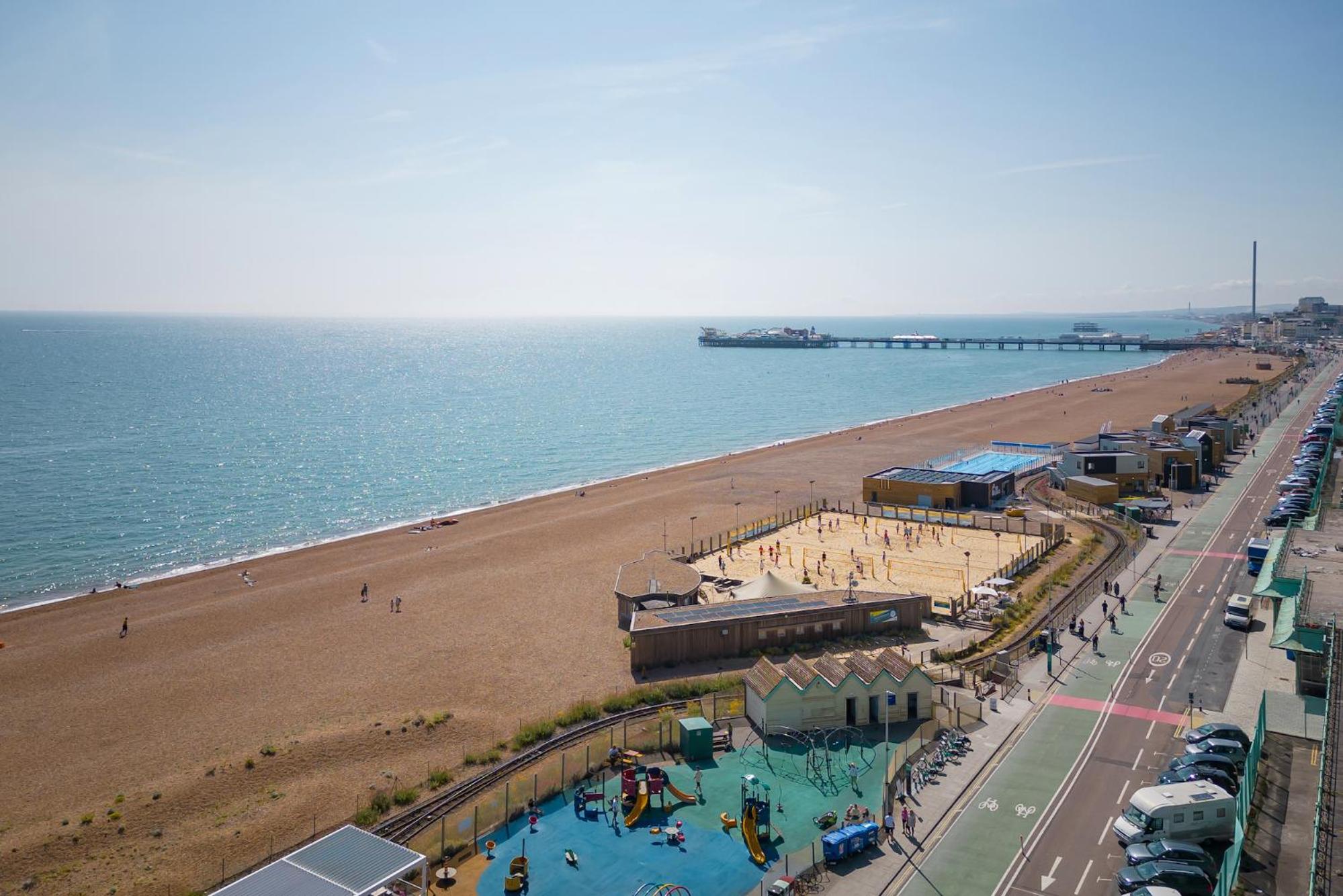 Free Parking Stylish & modern 4-bedroom home with sea views view 3