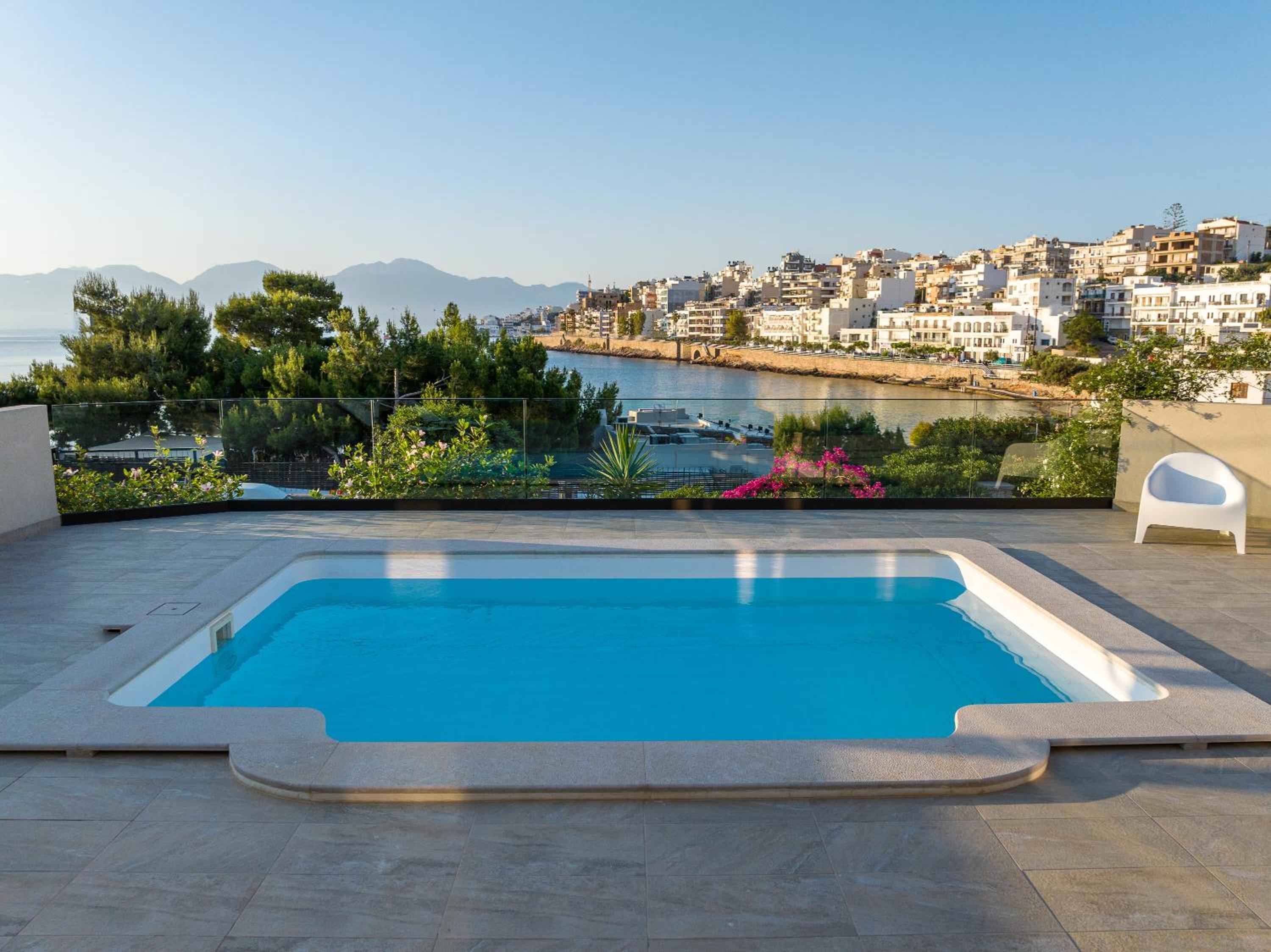 Ammoudi Suites
