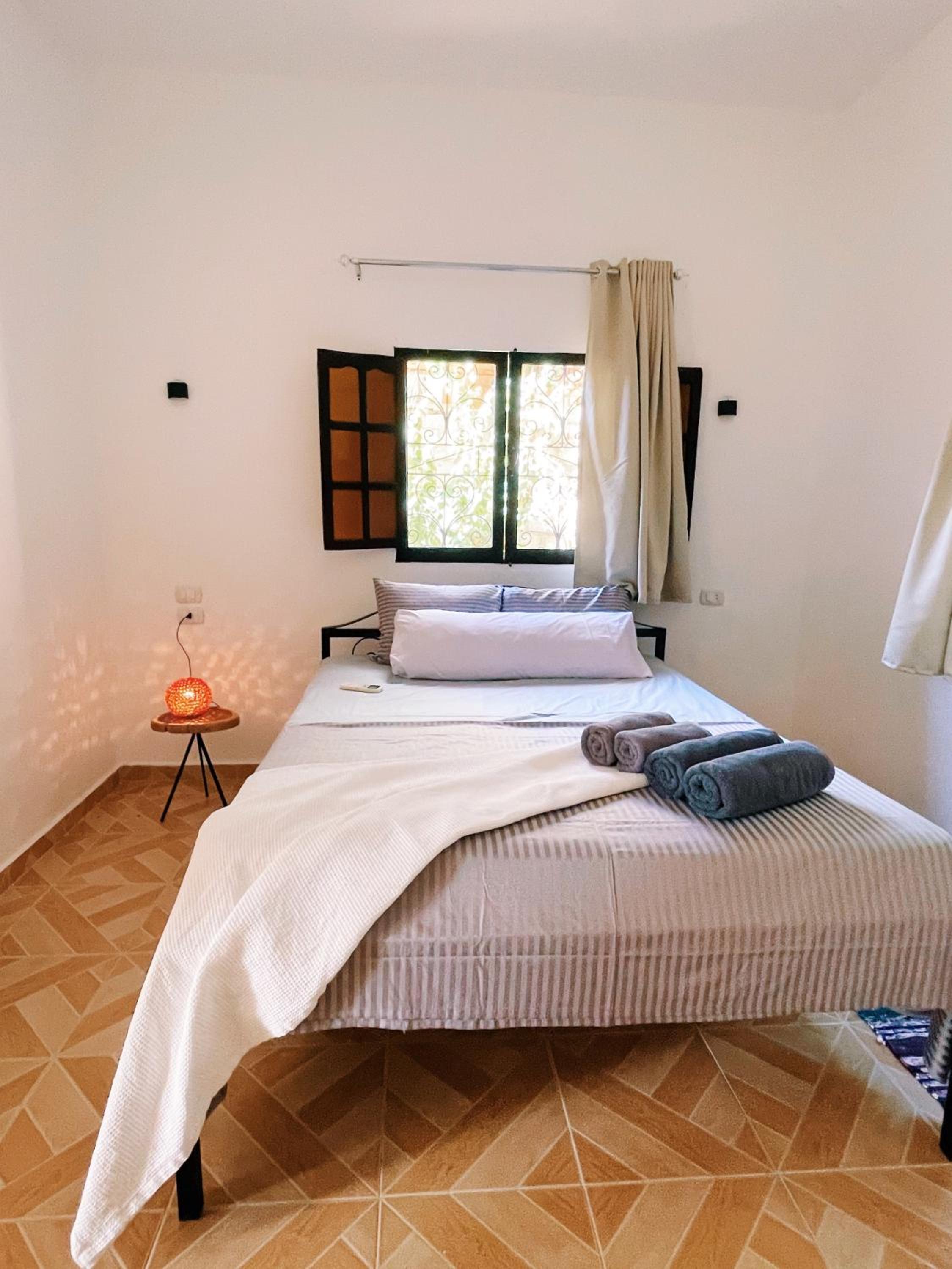 Spacious apt ‘Ginger’ 2nd line Assala beach