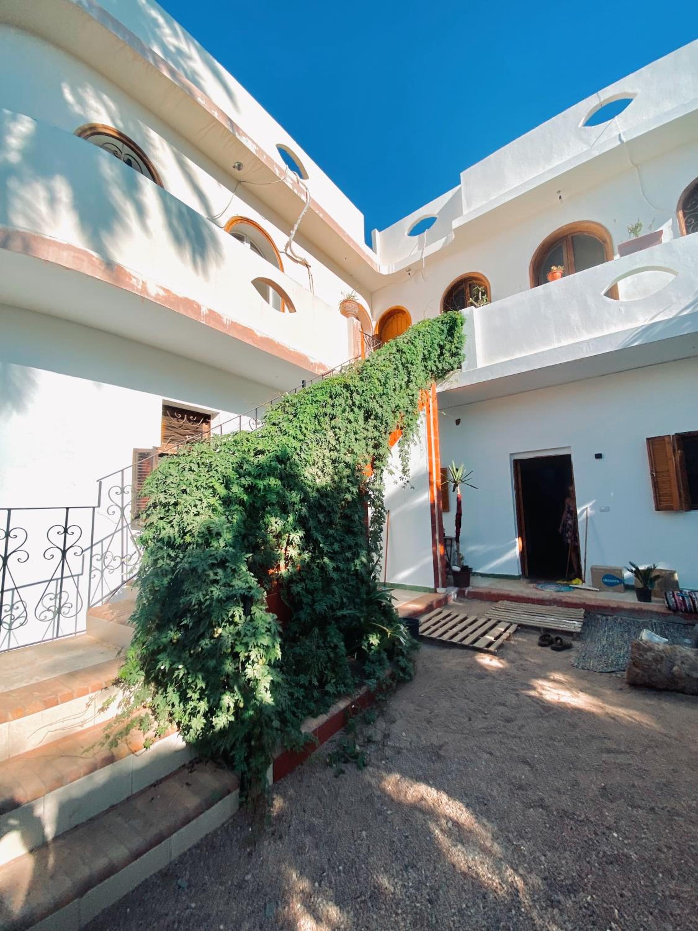 Spacious apt ‘Ginger’ 2nd line Assala beach