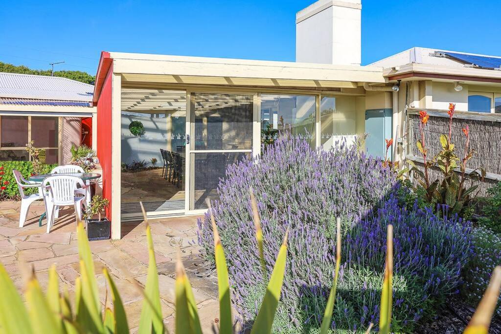 Logans Beach Apartments - BeachHouse