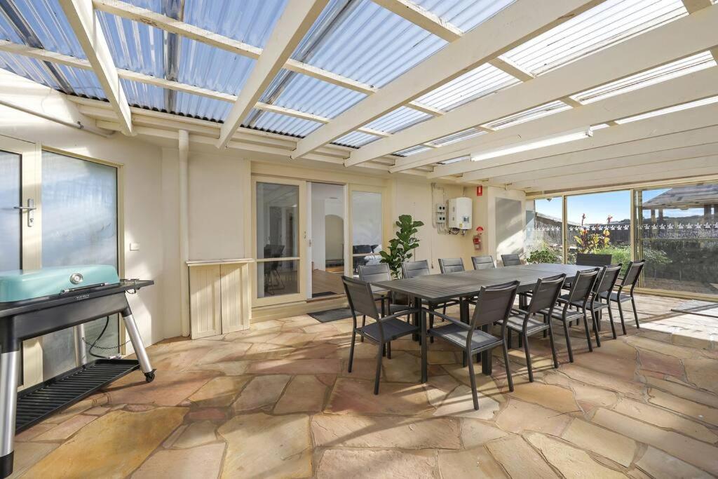 Logans Beach Apartments - BeachHouse