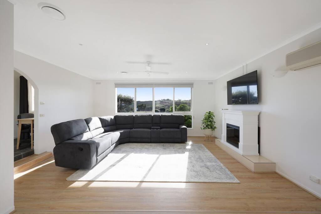 Logans Beach Apartments - BeachHouse