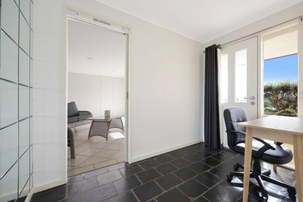 Logans Beach Apartments - BeachHouse