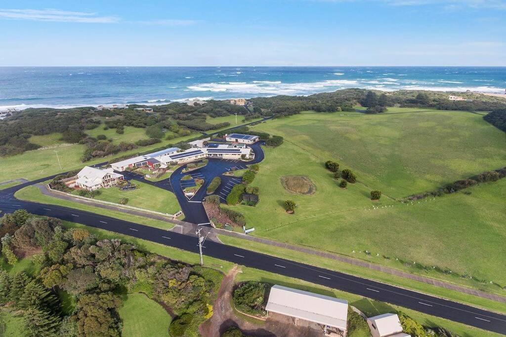 Logans Beach Apartments - BeachHouse