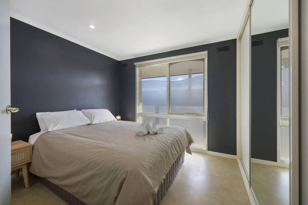 Logans Beach Apartments - BeachHouse