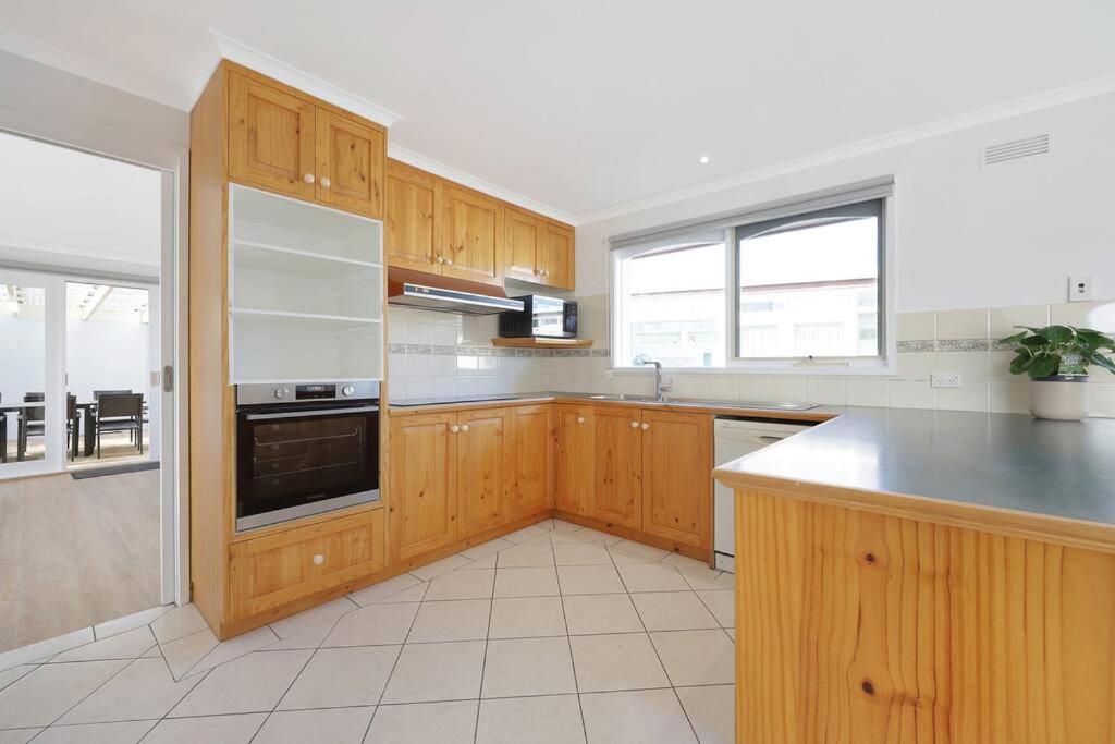 Logans Beach Apartments - BeachHouse