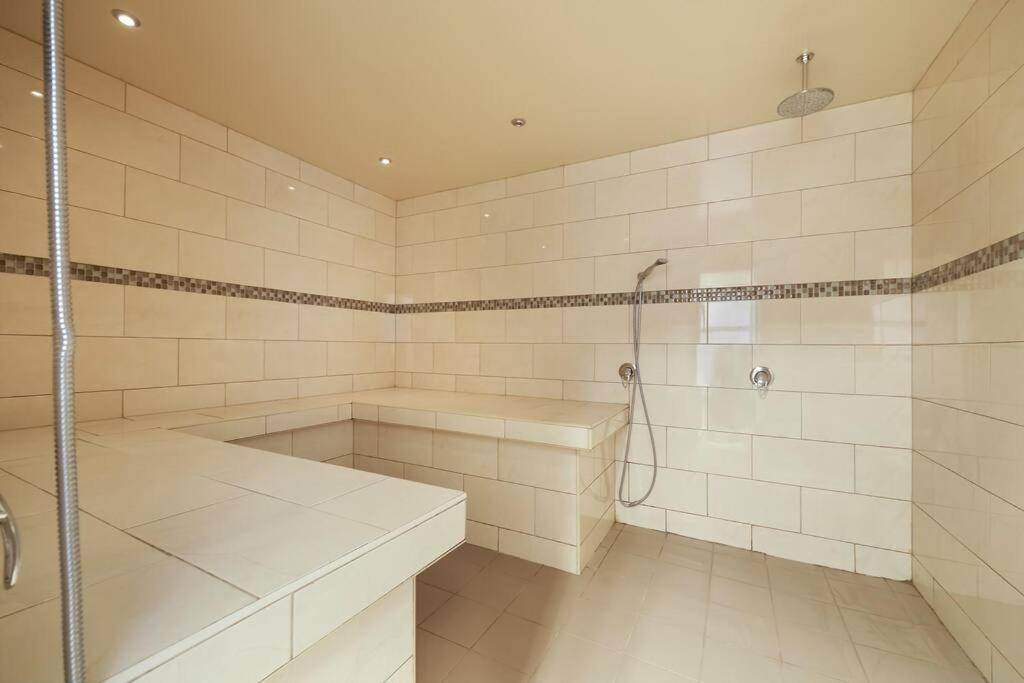 Logans Beach Apartments - BeachHouse