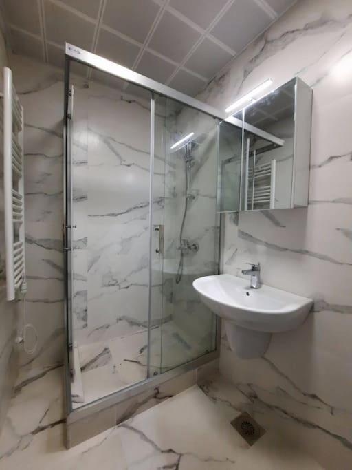Cozy one-bedroom apartment in Skopje view 2