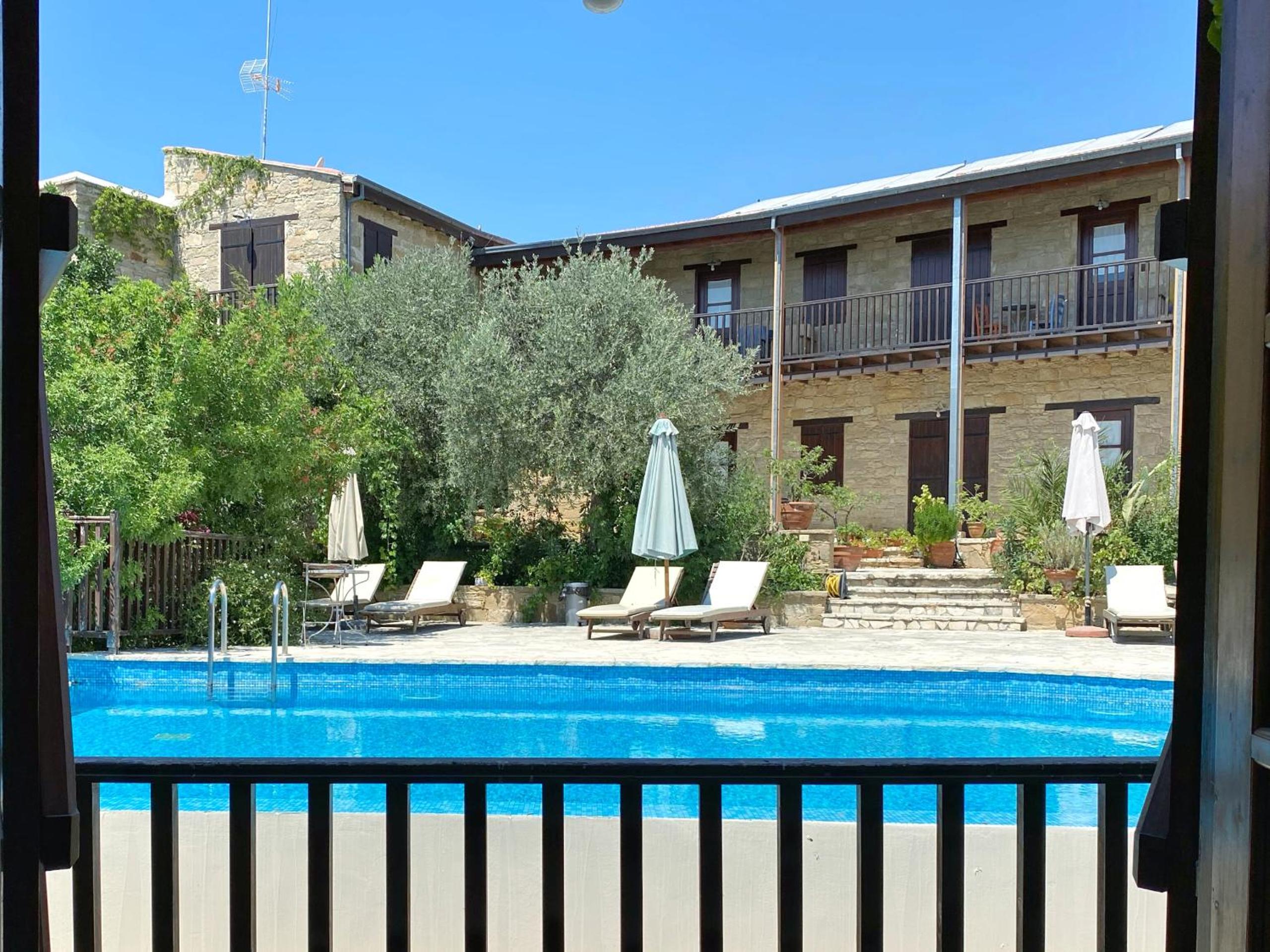 Eveleos Country House