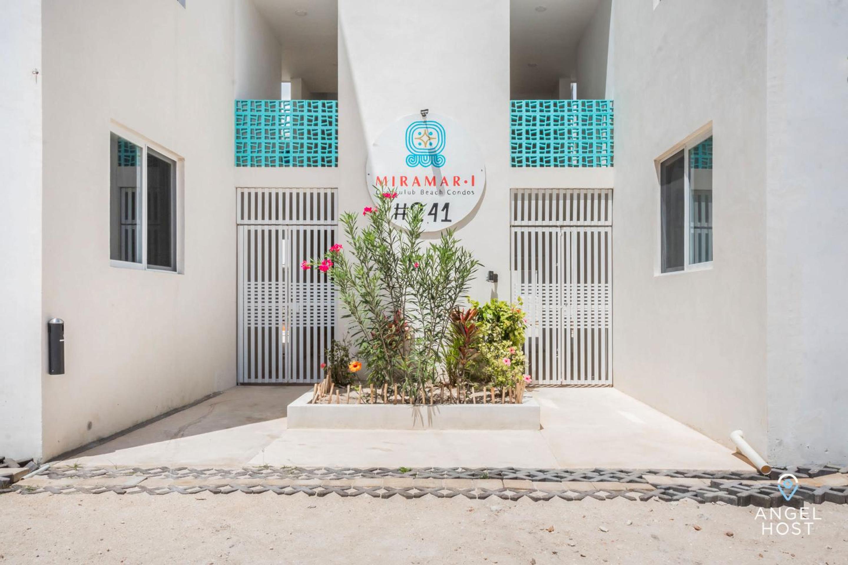 Penthouse Apartments Private Roof Pool 200m to Beach view 4