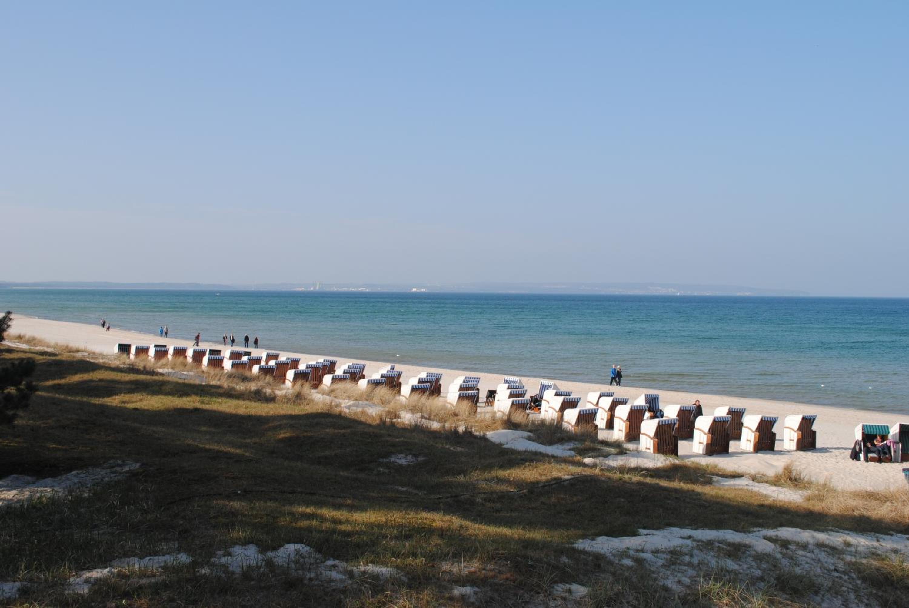 Villa Atlantic mit Panorama-Meerblick und Strandkorb am Strand view 2