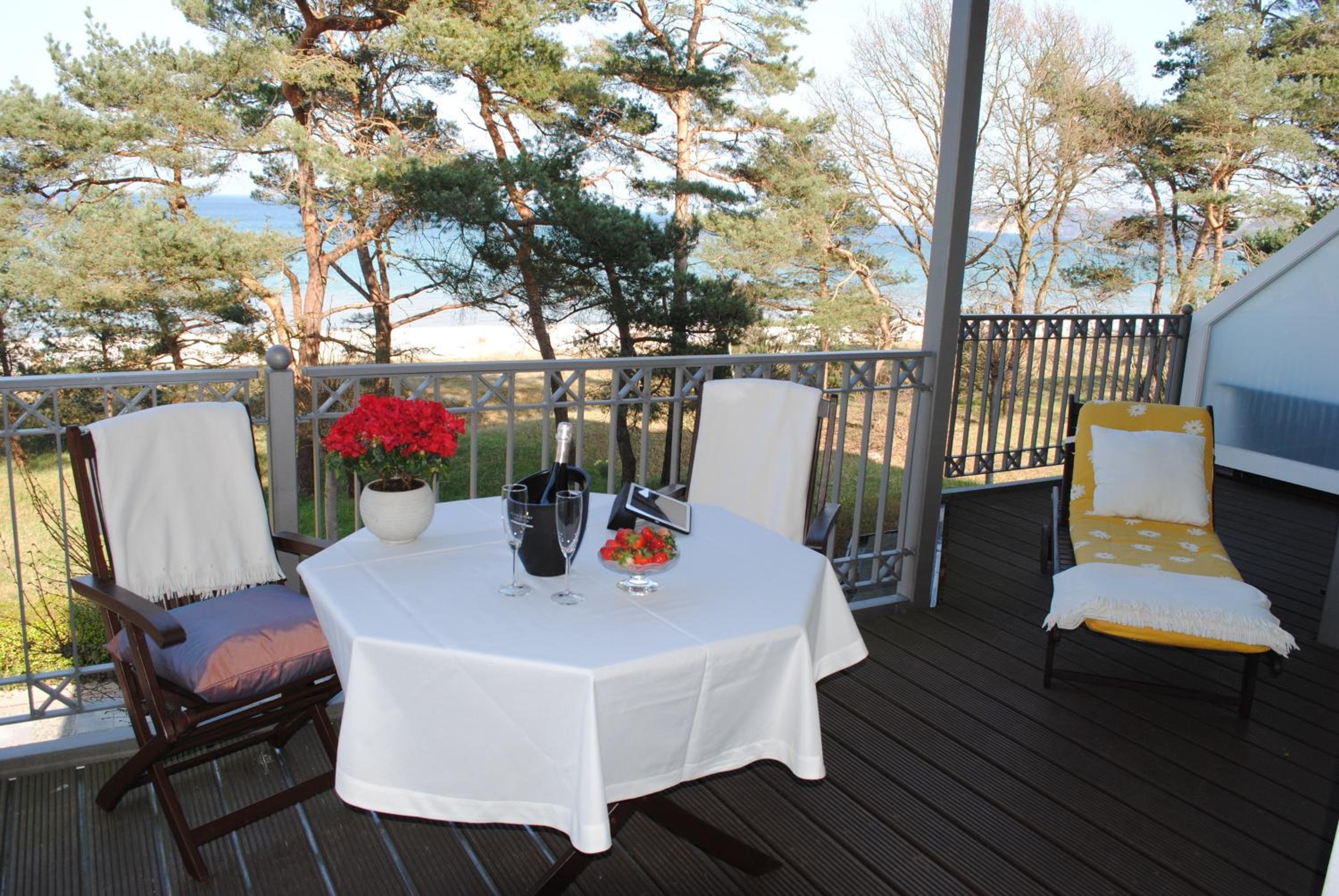 Villa Atlantic mit Panorama-Meerblick und Strandkorb am Strand view 3