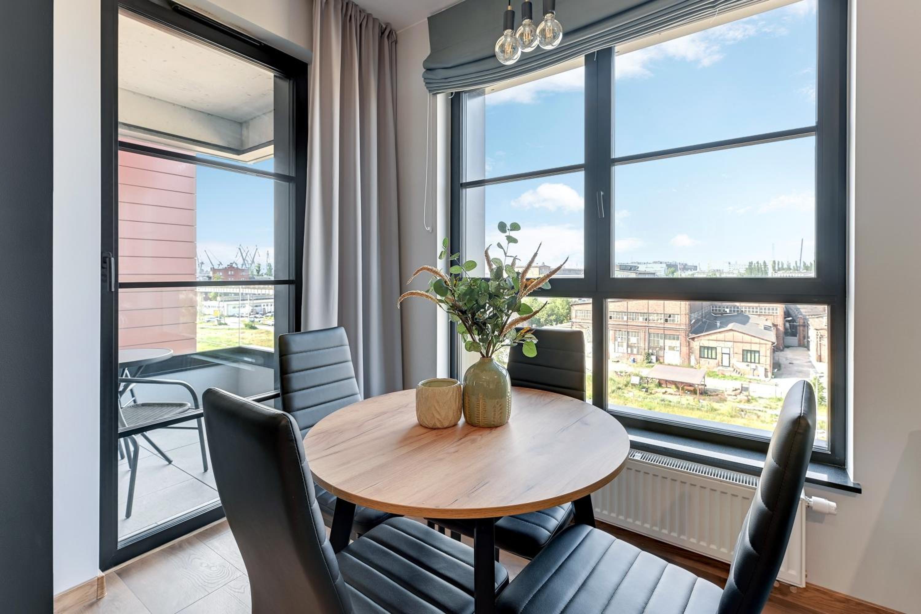 DOKI Living & Foodhall by Downtown Apartments