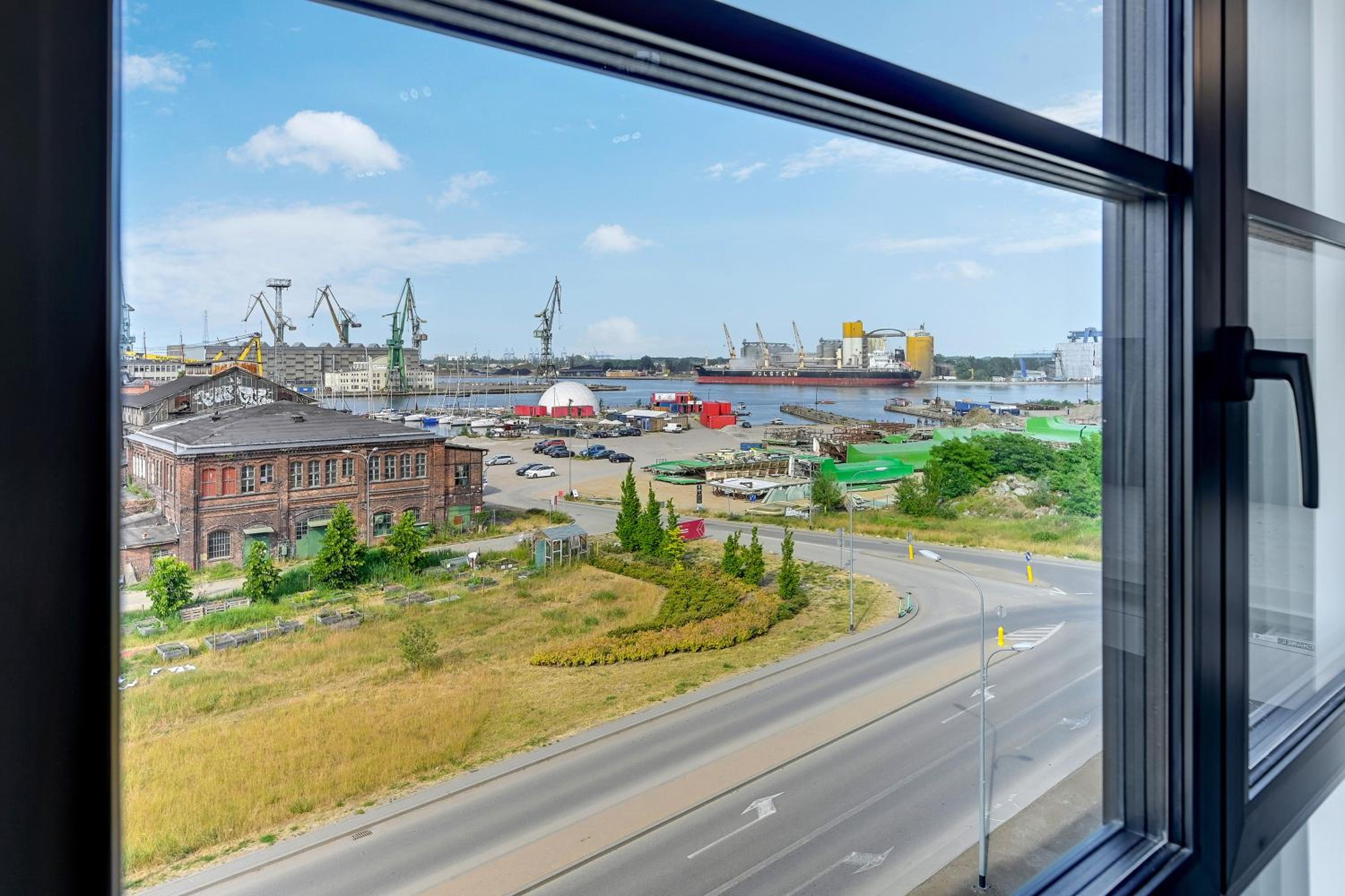 DOKI Living & Foodhall by Downtown Apartments