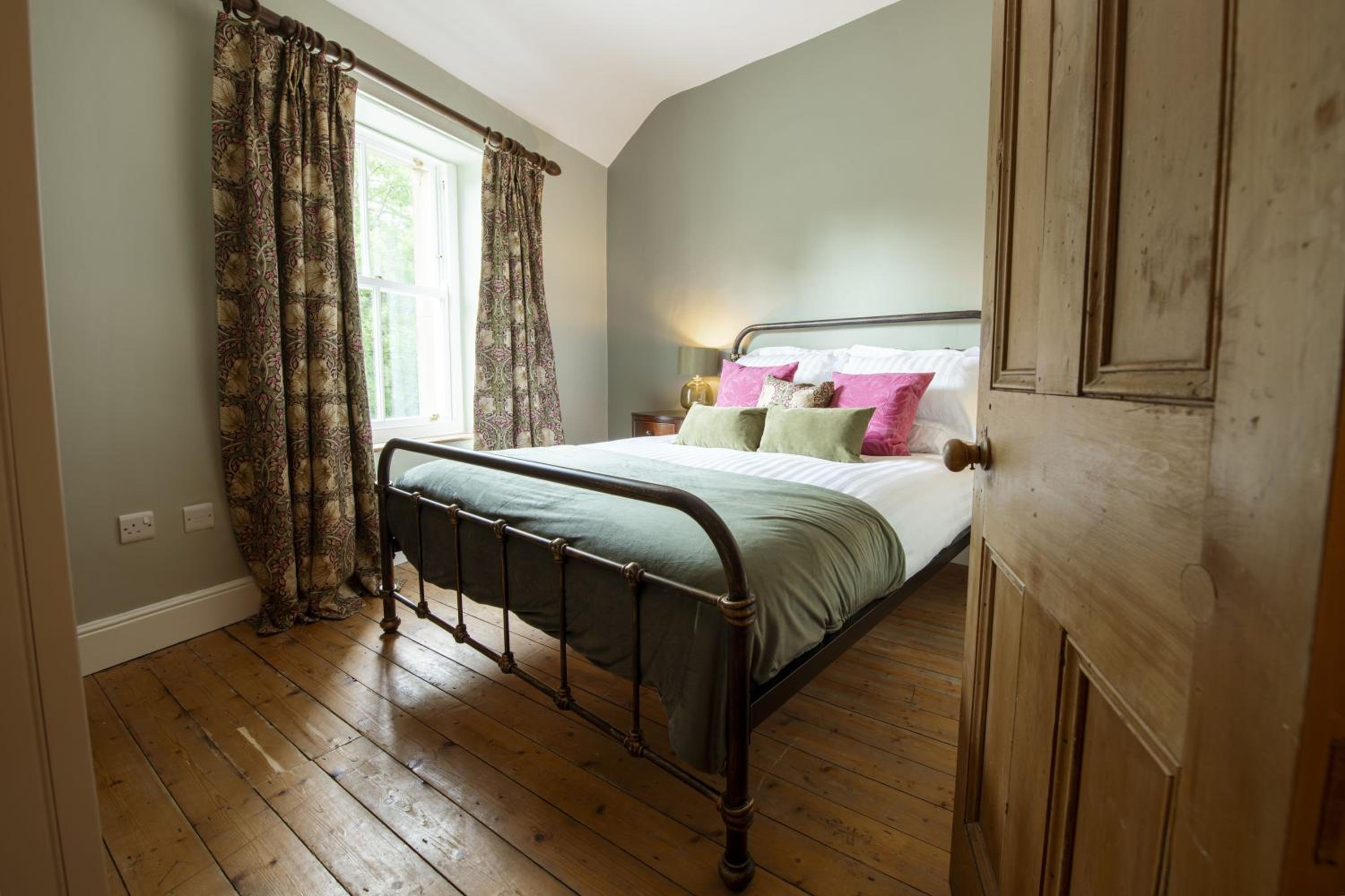 Scala Glen Cottage view 2