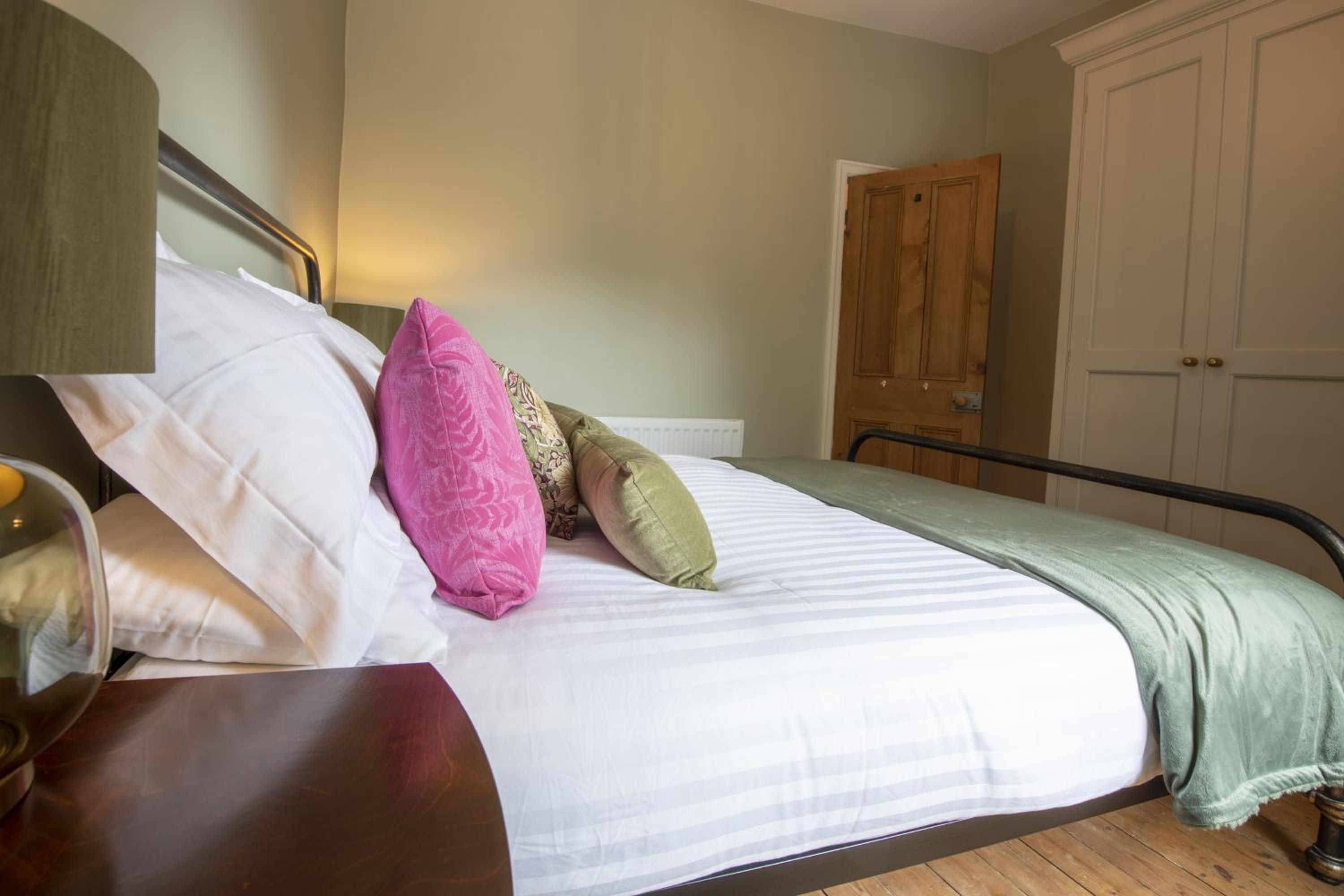 Scala Glen Cottage view 3