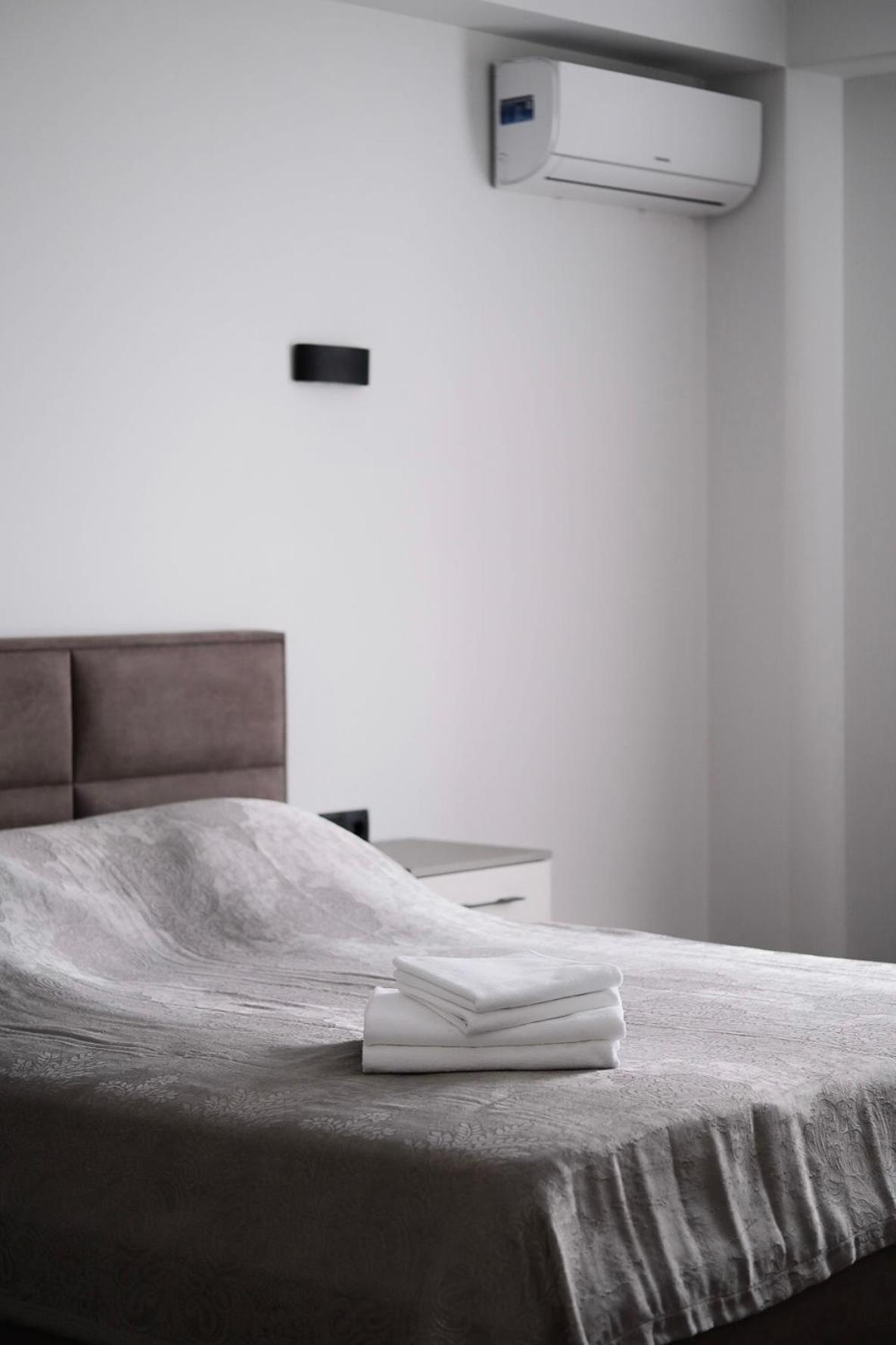 Modern Apartment with Exceptional Location view 4
