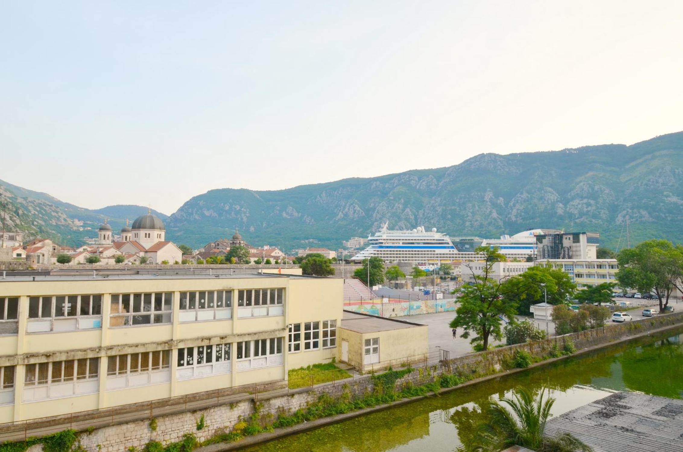 Central Art Oasis Kotor