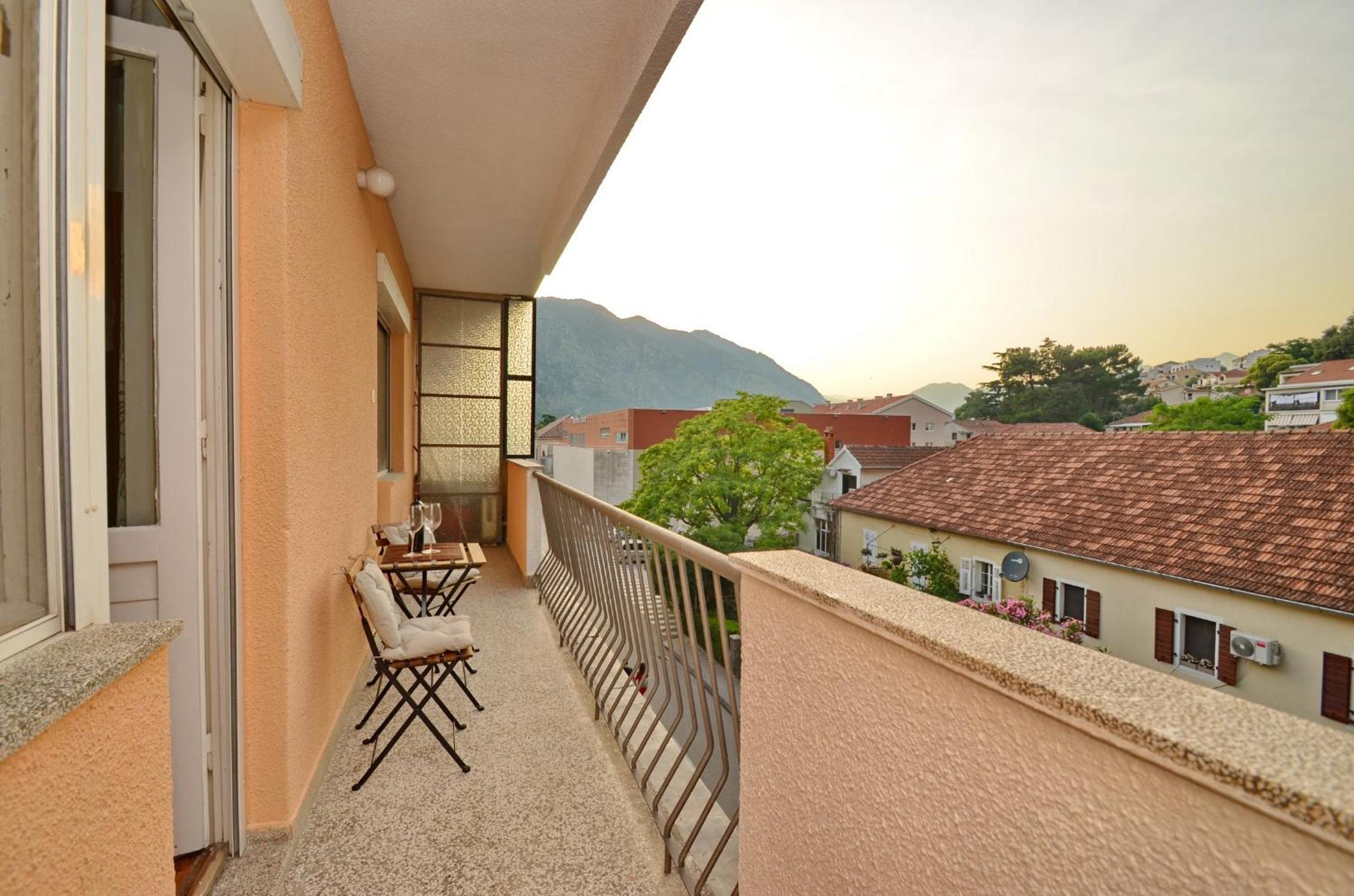 Central Art Oasis Kotor