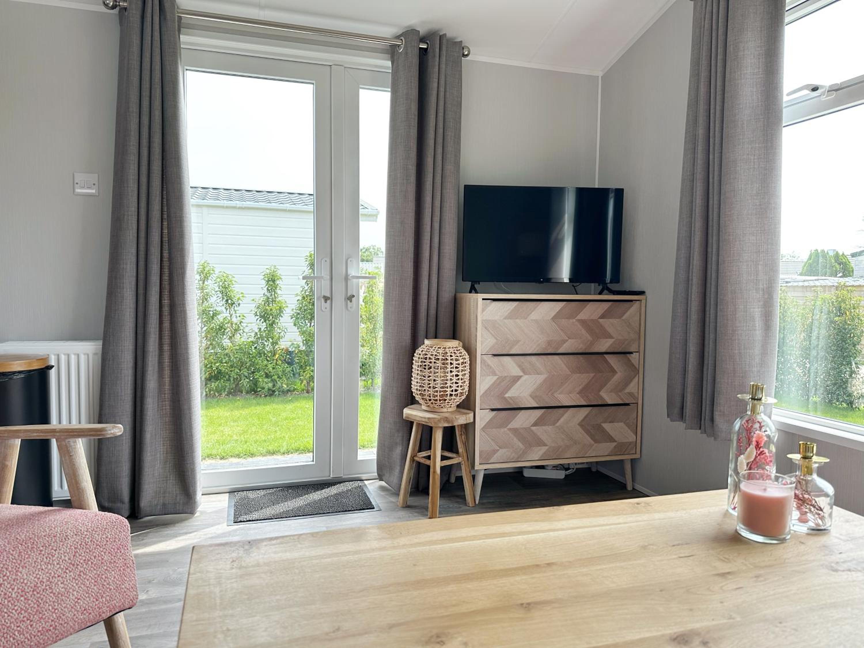 Chalet 572 op Recreatiepark De Wielen view 4