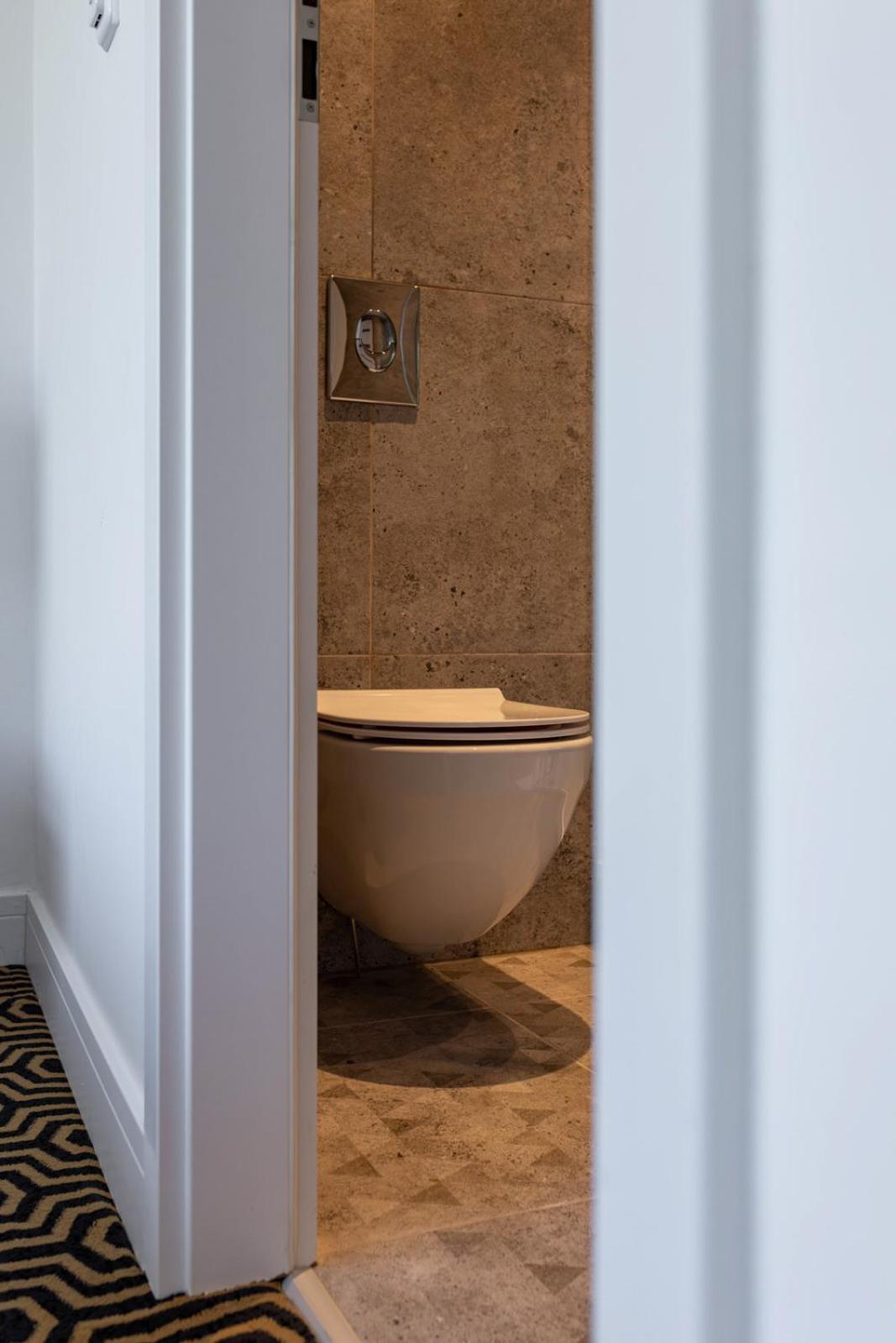 Flatzy - 16 Guests 4 En-suite Central Apartment B