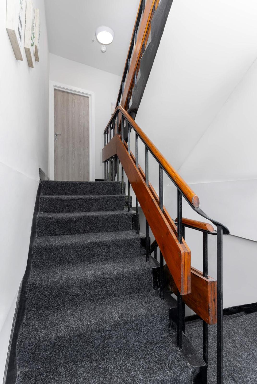 Flatzy - 16 Guests 4 En-suite Central Apartment B