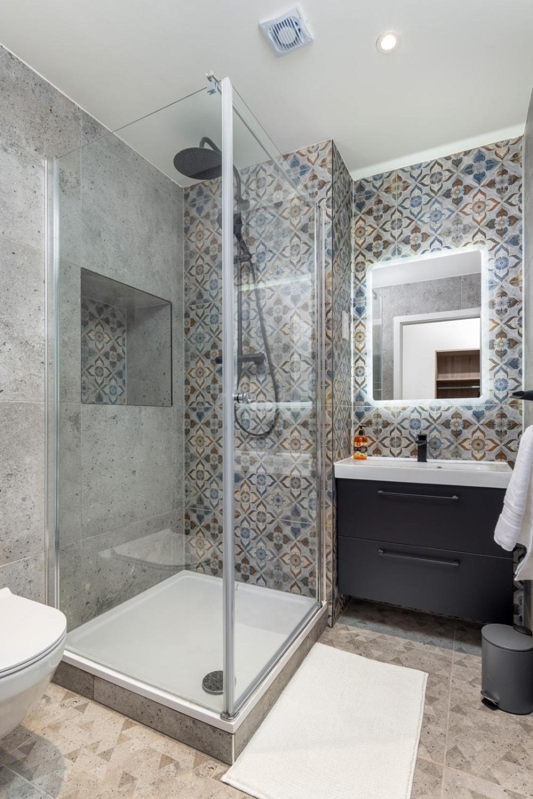 Flatzy - 16 Guests 4 En-suite Central Apartment B photo 5