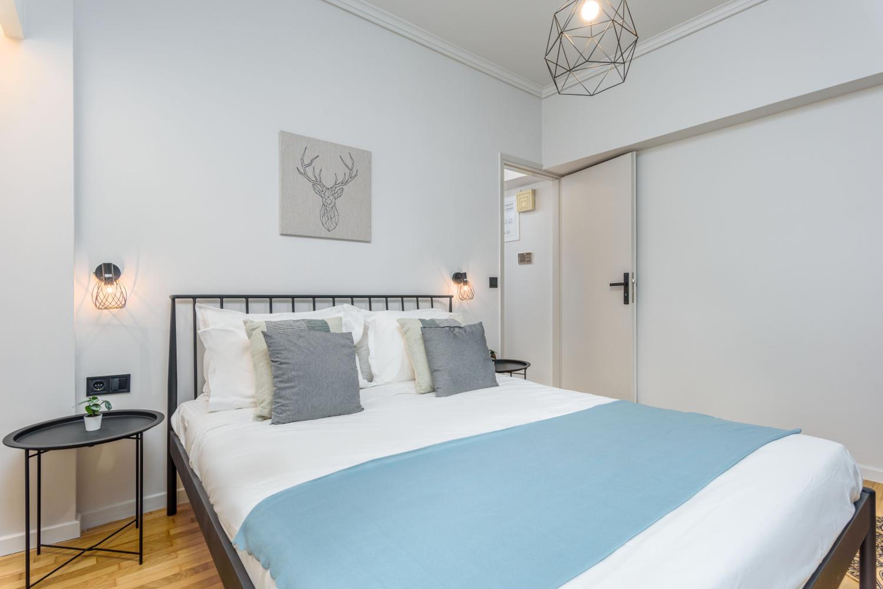 Zeus 2-Bedroom Apartment in Athens