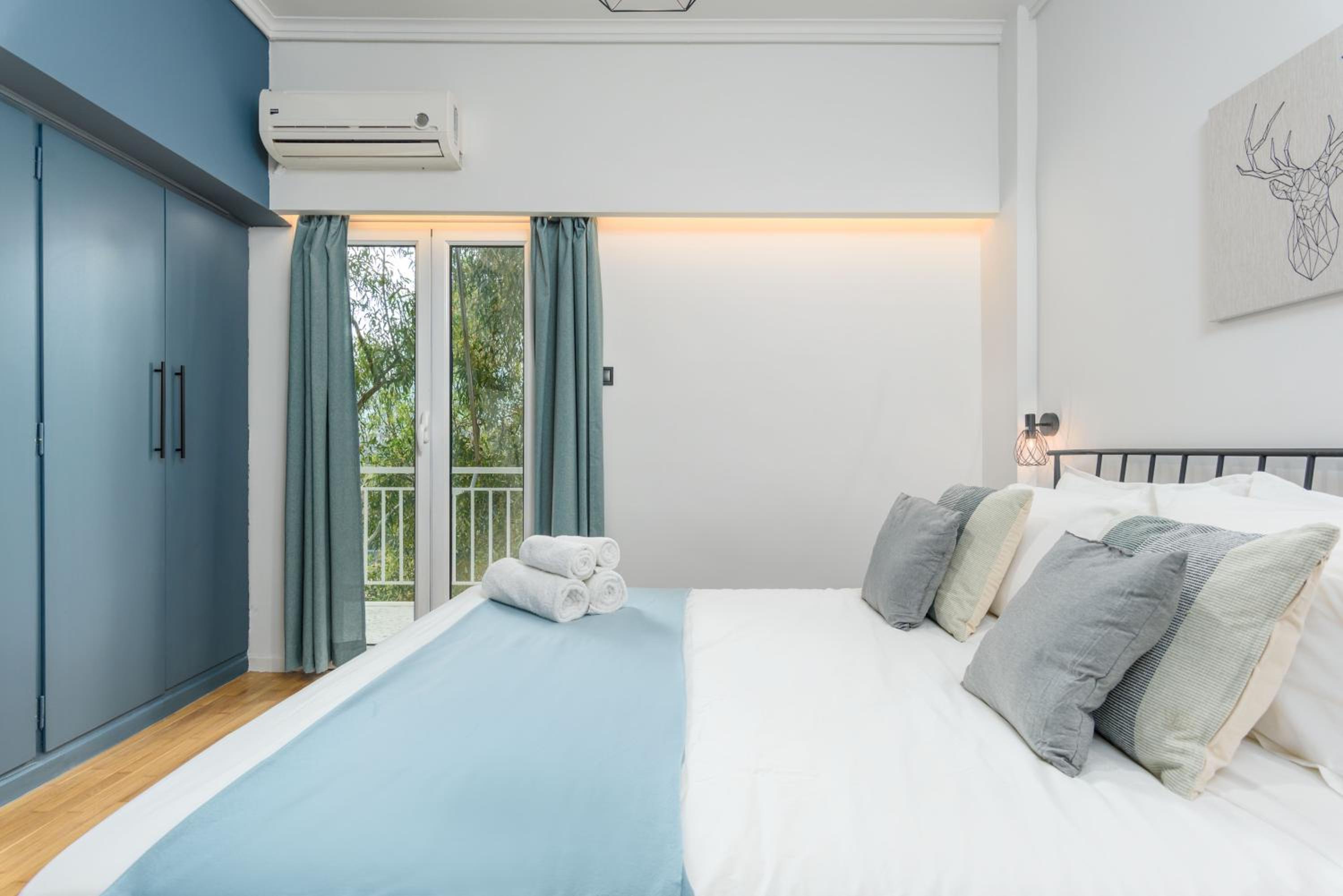 Zeus 2-Bedroom Apartment in Athens