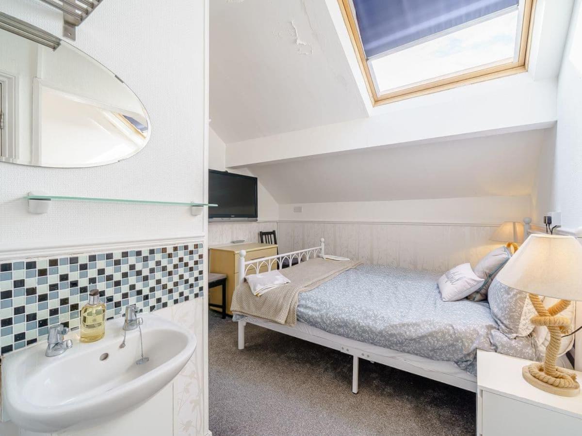 Kingslanding Spa & Boutique Holiday Home view 4