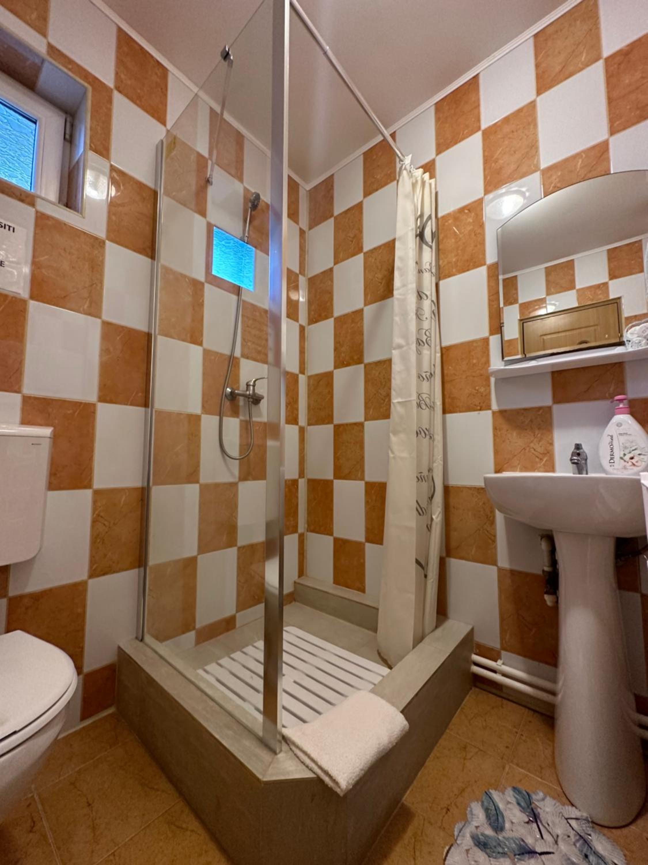 Casa Cu Flori Corbu